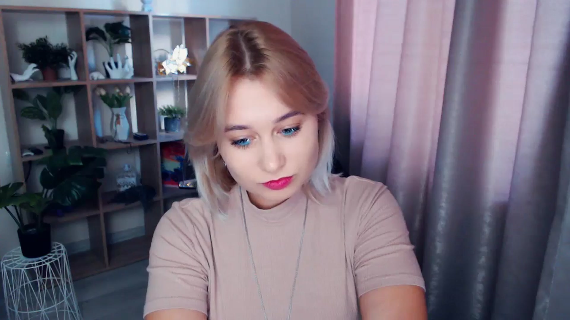 Gallery image thumbnail from Kukla_kolduna's myfreecams stream on, 11/17/2024, 13:06 image 12 of 20