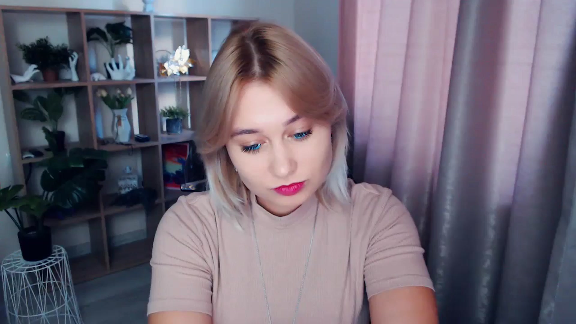 Gallery image thumbnail from Kukla_kolduna's myfreecams stream on, 11/17/2024, 13:06 image 20 of 20