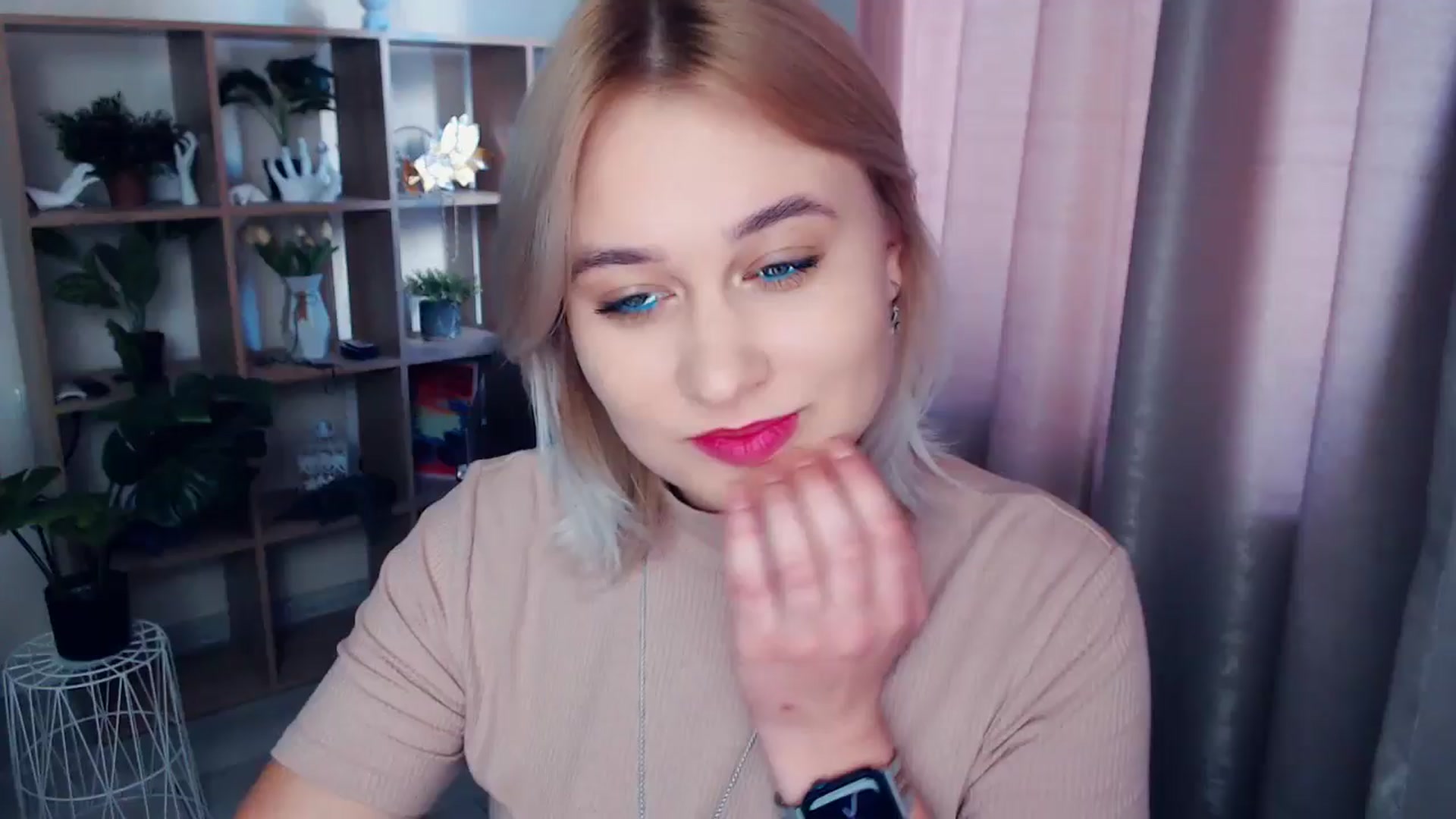 Gallery image thumbnail from Kukla_kolduna's myfreecams stream on, 11/17/2024, 13:06 image 1 of 20
