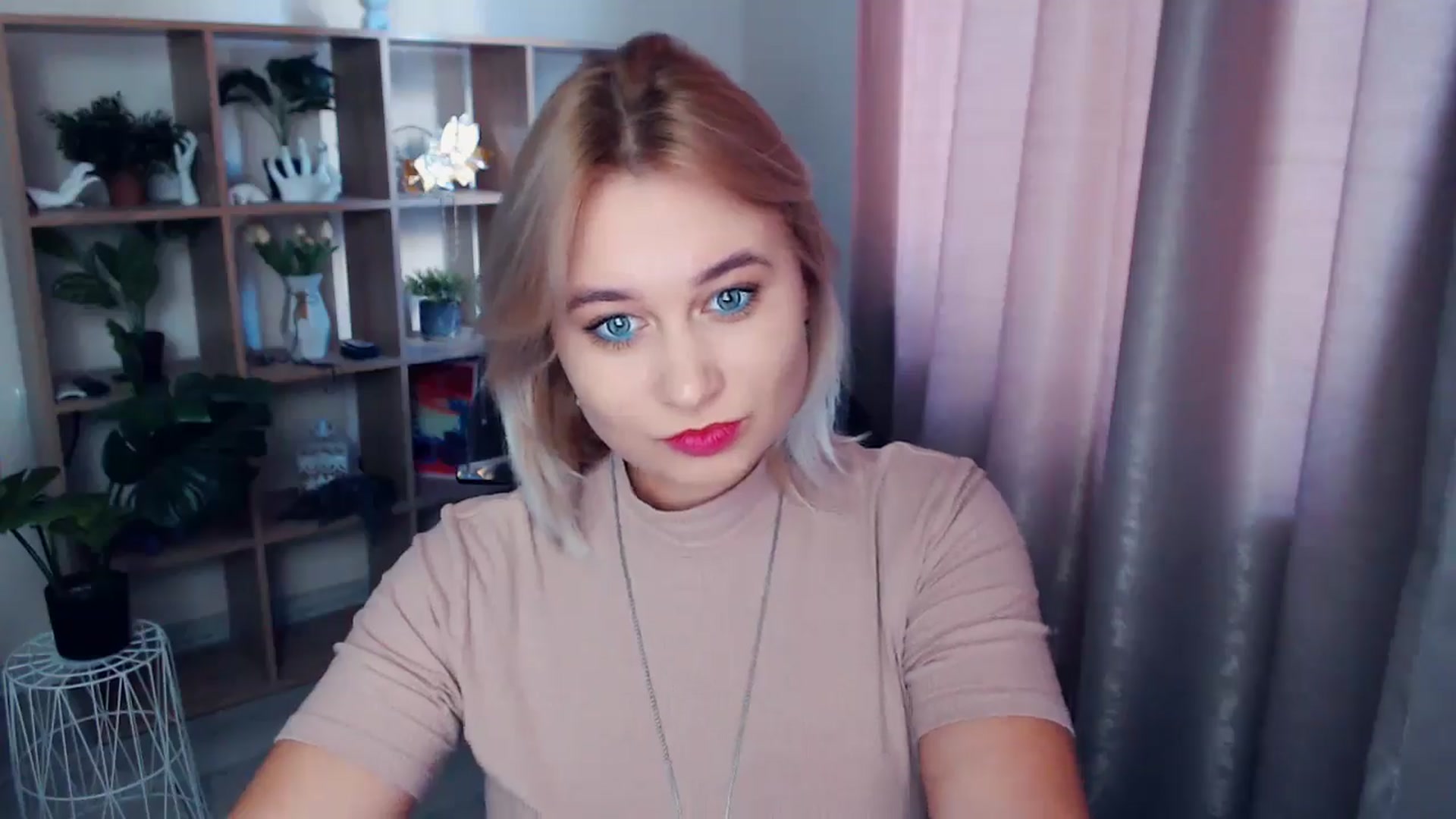 Gallery image thumbnail from Kukla_kolduna's myfreecams stream on, 11/17/2024, 13:06 image 11 of 20