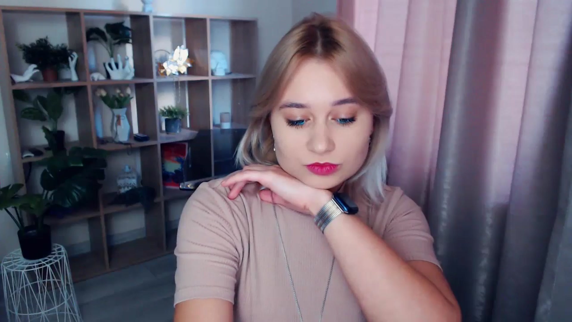 Gallery image thumbnail from Kukla_kolduna's myfreecams stream on, 11/17/2024, 13:06 image 18 of 20