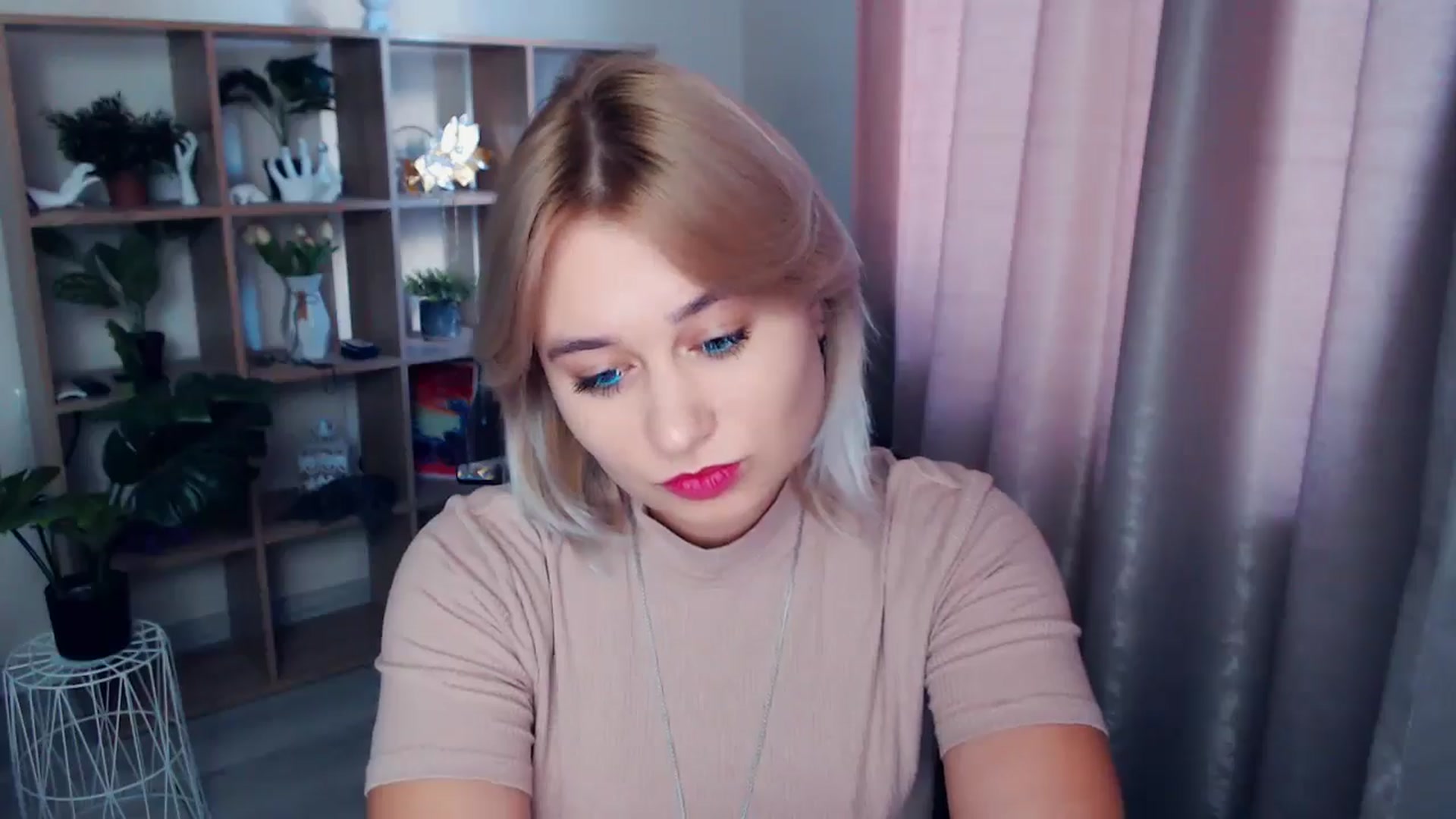 Gallery image thumbnail from Kukla_kolduna's myfreecams stream on, 11/17/2024, 13:06 image 19 of 20