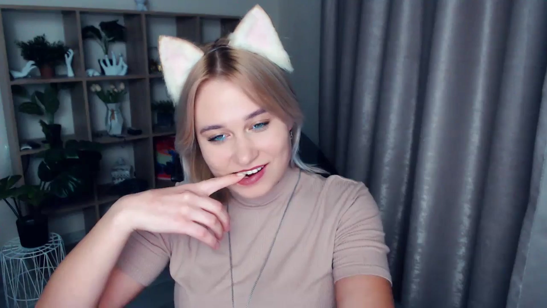 Gallery image thumbnail from Kukla_kolduna's myfreecams stream on, 11/17/2024, 16:58 image 8 of 20