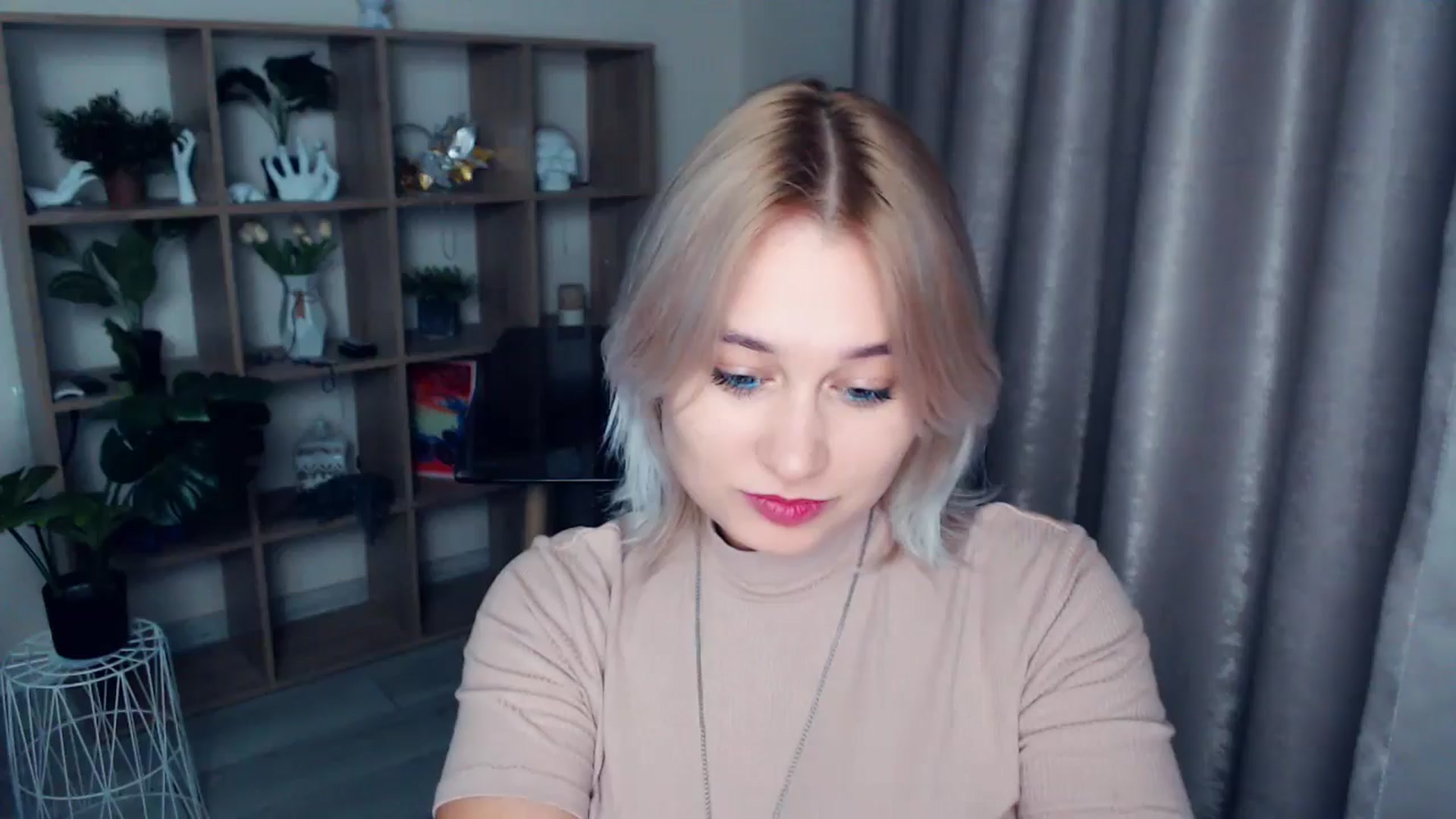 Gallery image thumbnail from Kukla_kolduna's myfreecams stream on, 11/17/2024, 16:58 image 18 of 20