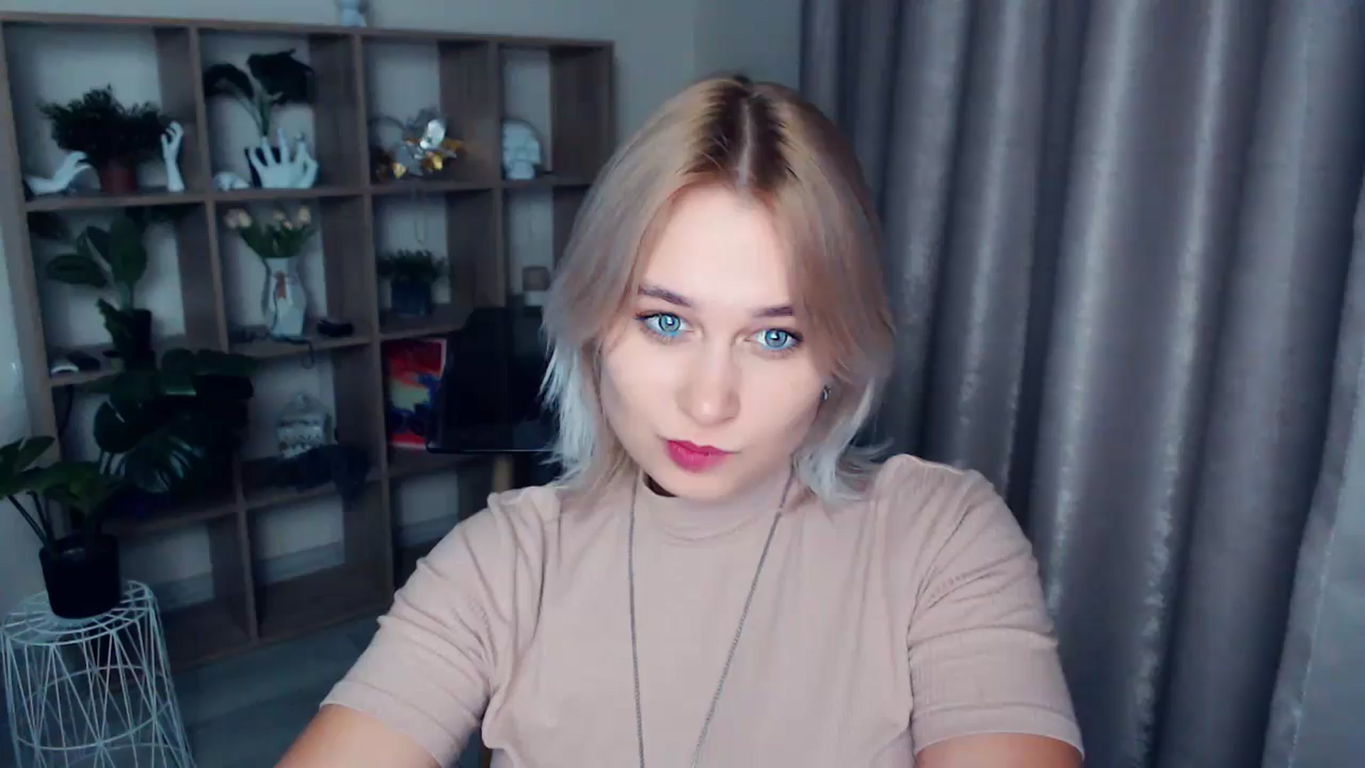 Gallery image thumbnail from Kukla_kolduna's myfreecams stream on, 11/17/2024, 16:58 image 17 of 20