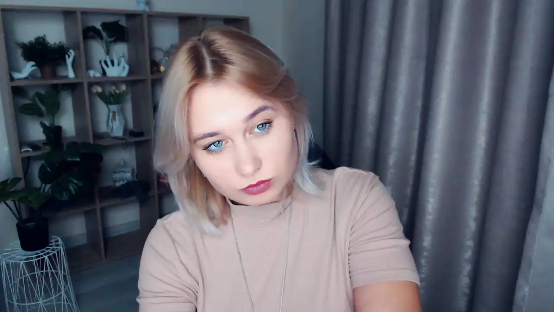 Gallery image thumbnail from Kukla_kolduna's myfreecams stream on, 11/17/2024, 16:58 image 6 of 20