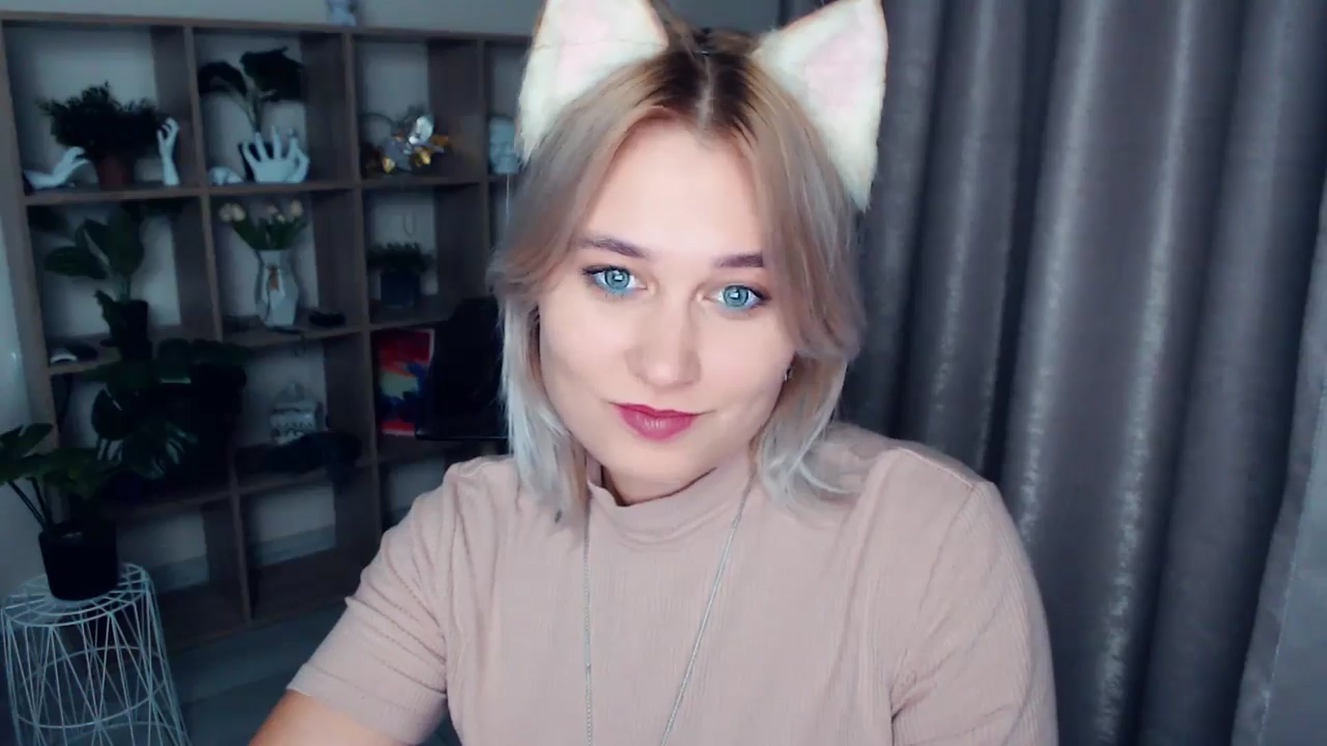Gallery image thumbnail from Kukla_kolduna's myfreecams stream on, 11/17/2024, 16:58 image 9 of 20