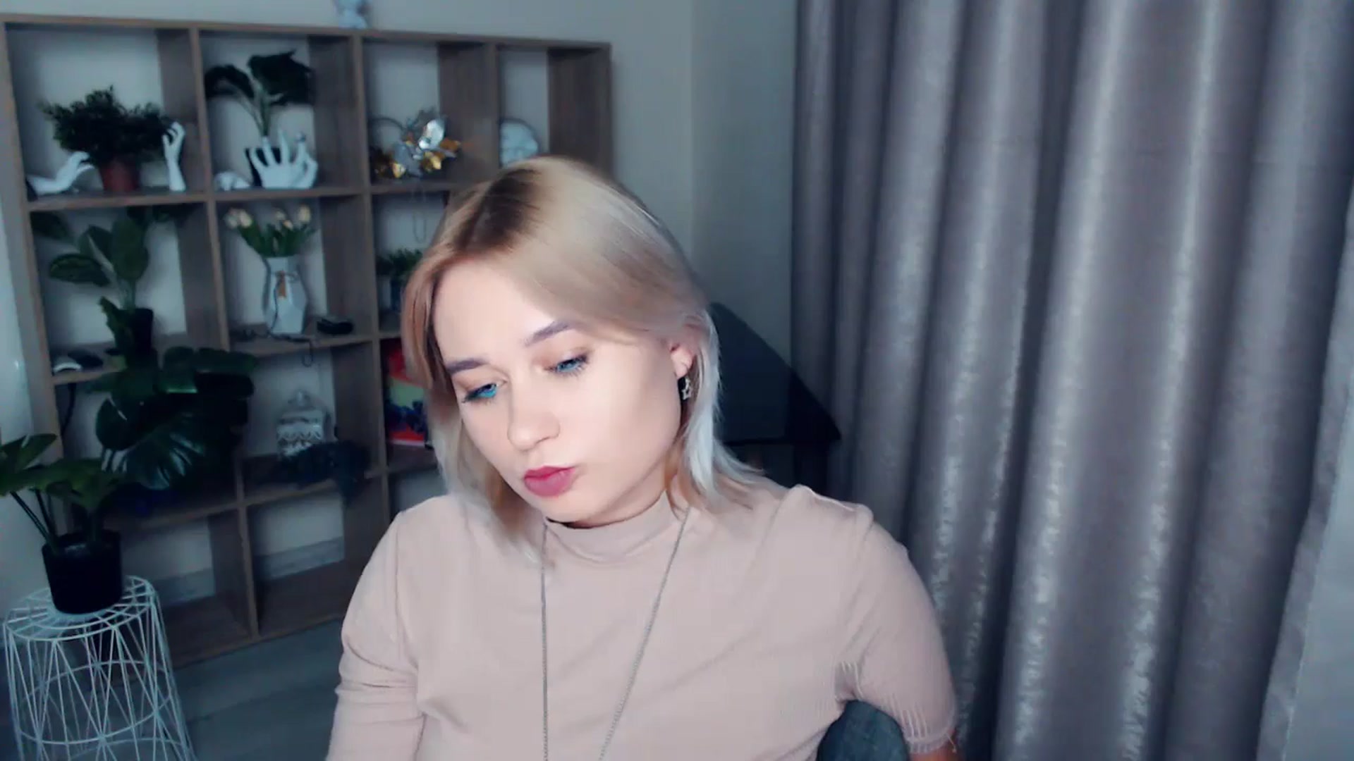 Gallery image thumbnail from Kukla_kolduna's myfreecams stream on, 11/17/2024, 16:58 image 4 of 20