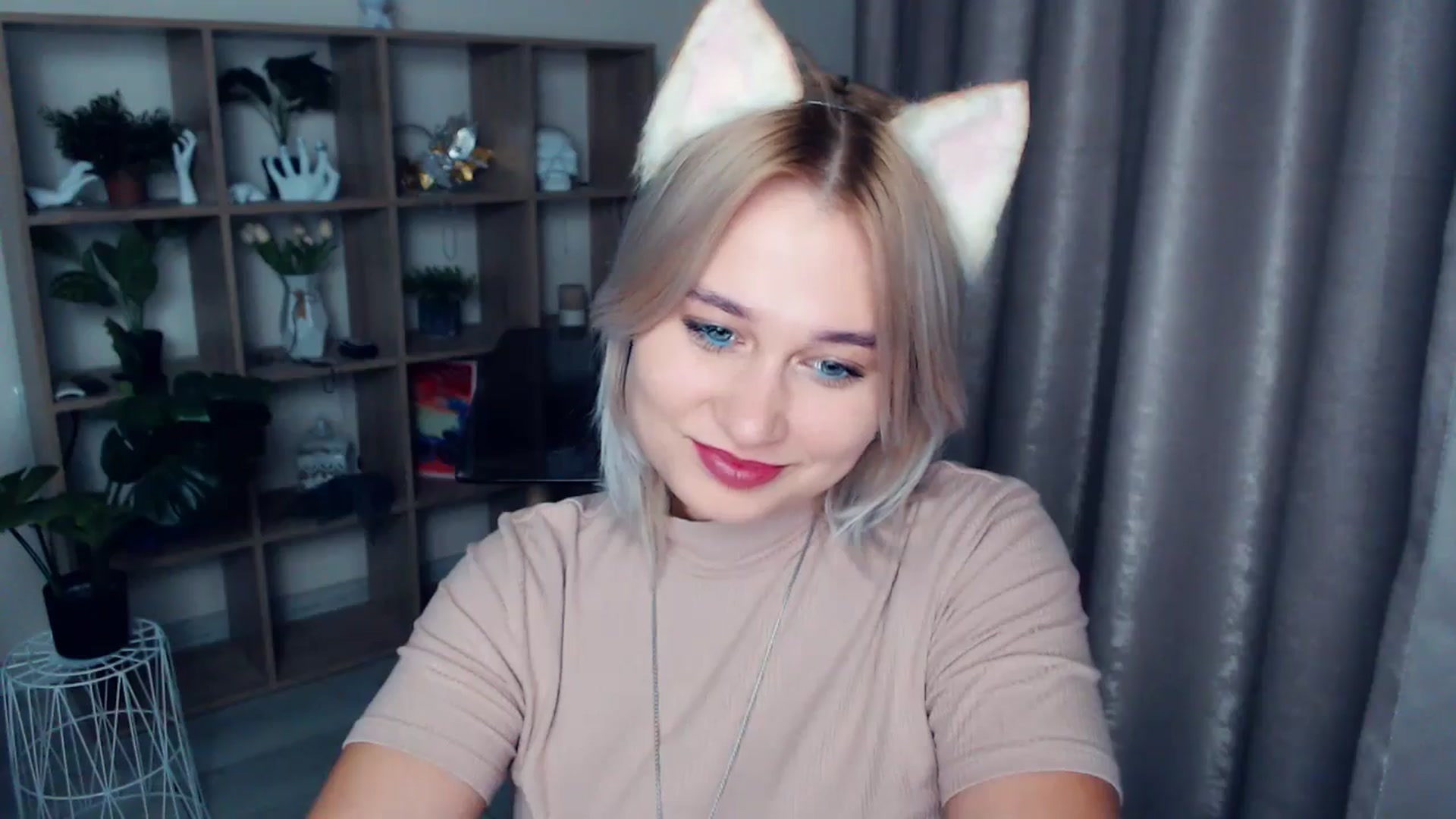 Gallery image thumbnail from Kukla_kolduna's myfreecams stream on, 11/17/2024, 16:58 image 11 of 20
