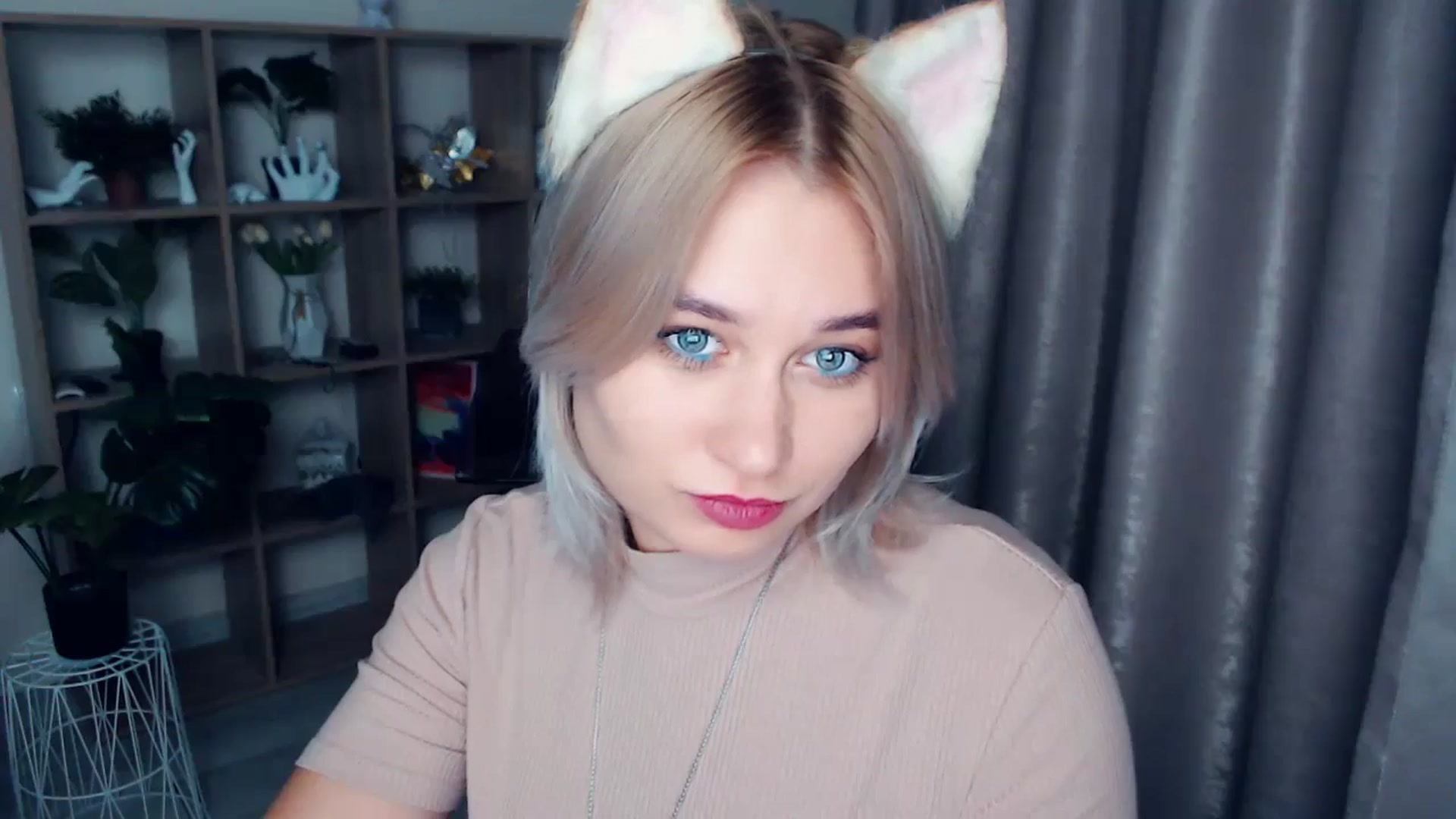 Gallery image thumbnail from Kukla_kolduna's myfreecams stream on, 11/17/2024, 16:58 image 12 of 20