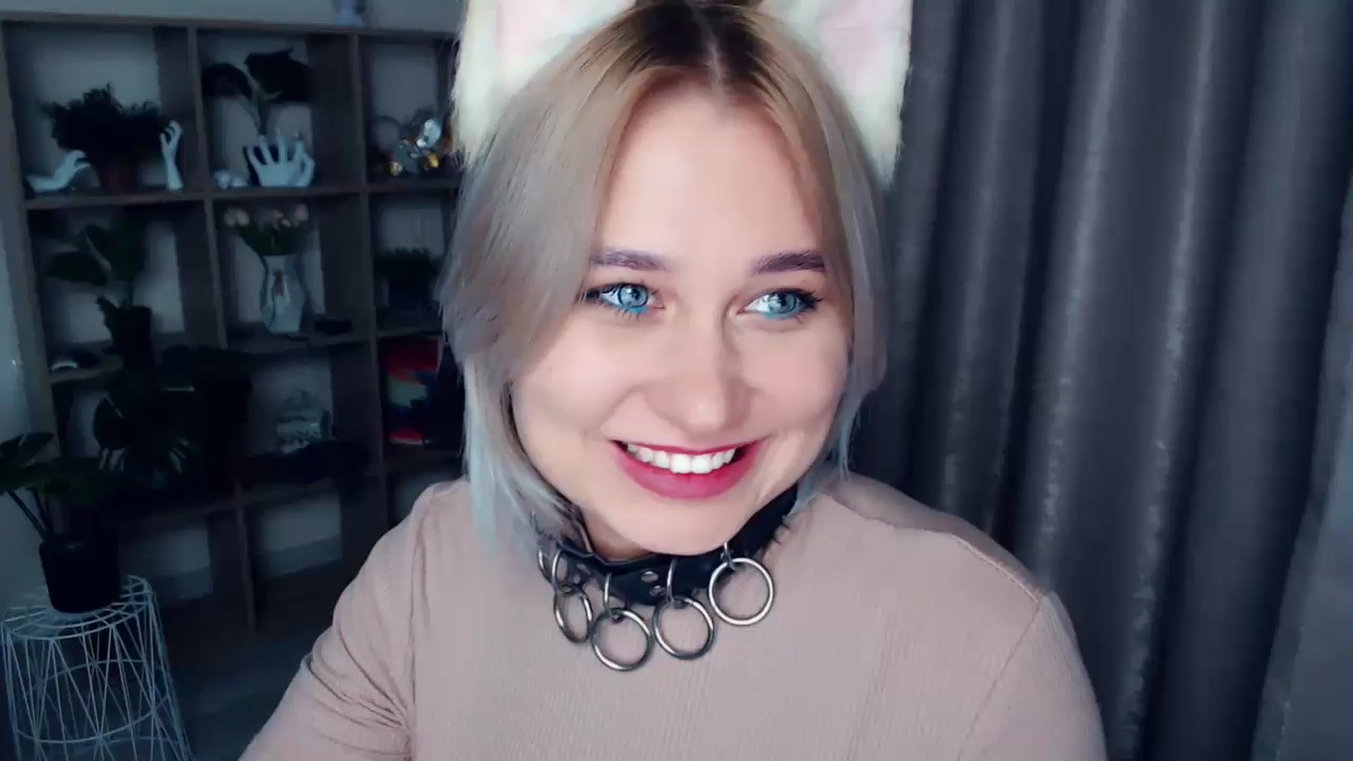 Gallery image thumbnail from Kukla_kolduna's myfreecams stream on, 11/17/2024, 16:58 image 13 of 20