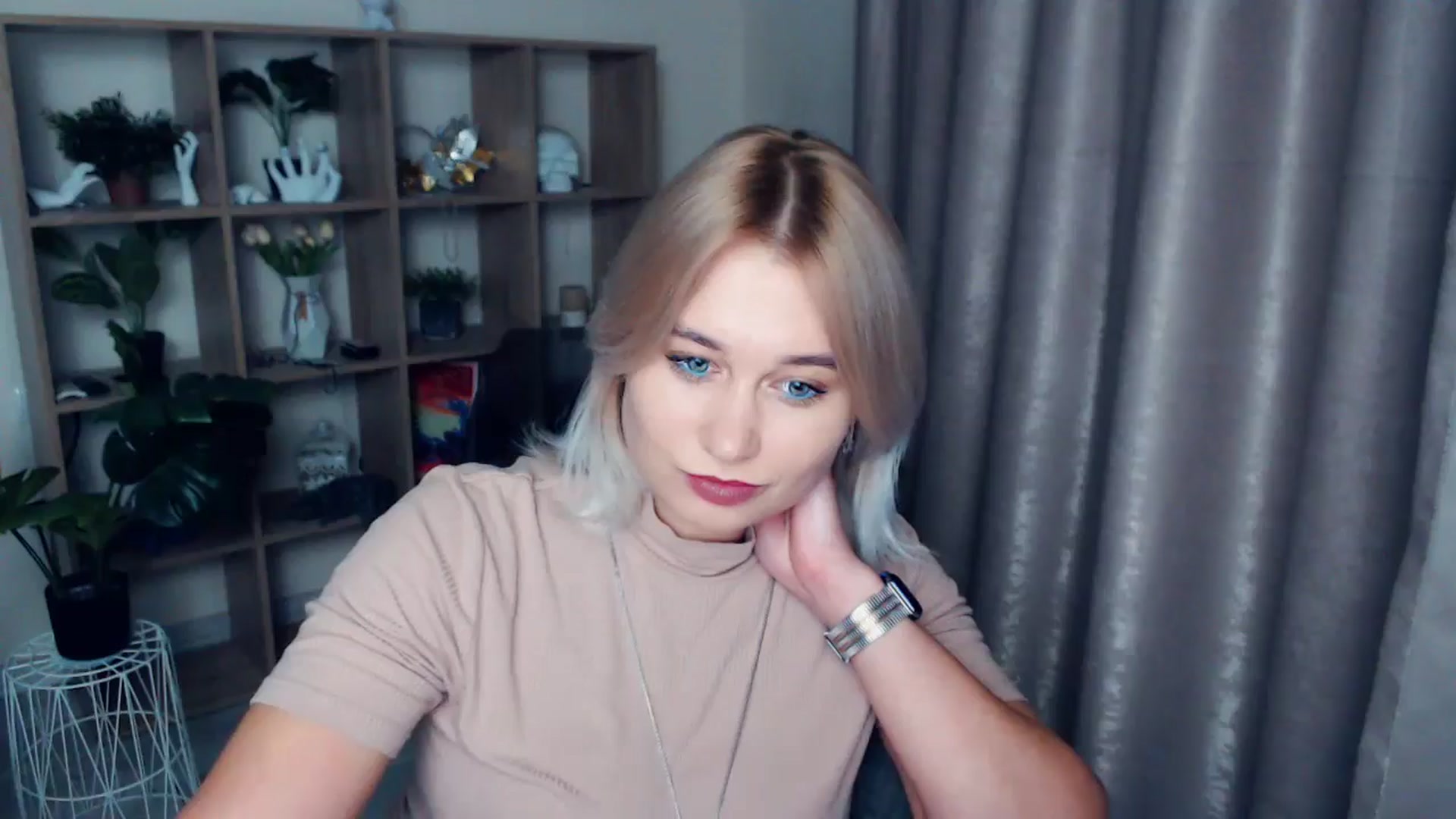 Gallery image thumbnail from Kukla_kolduna's myfreecams stream on, 11/17/2024, 16:58 image 1 of 20