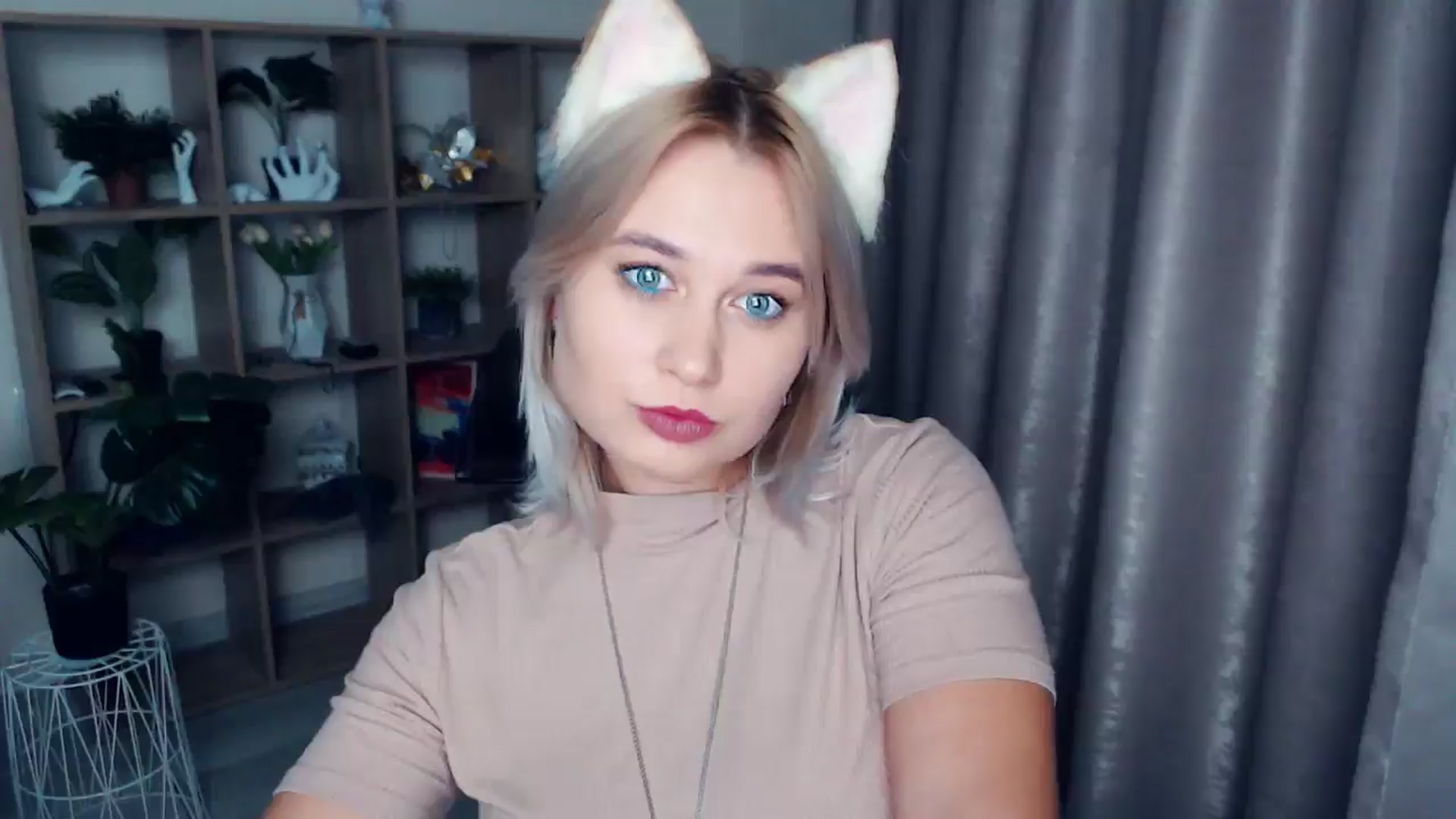 Gallery image thumbnail from Kukla_kolduna's myfreecams stream on, 11/17/2024, 16:58 image 7 of 20