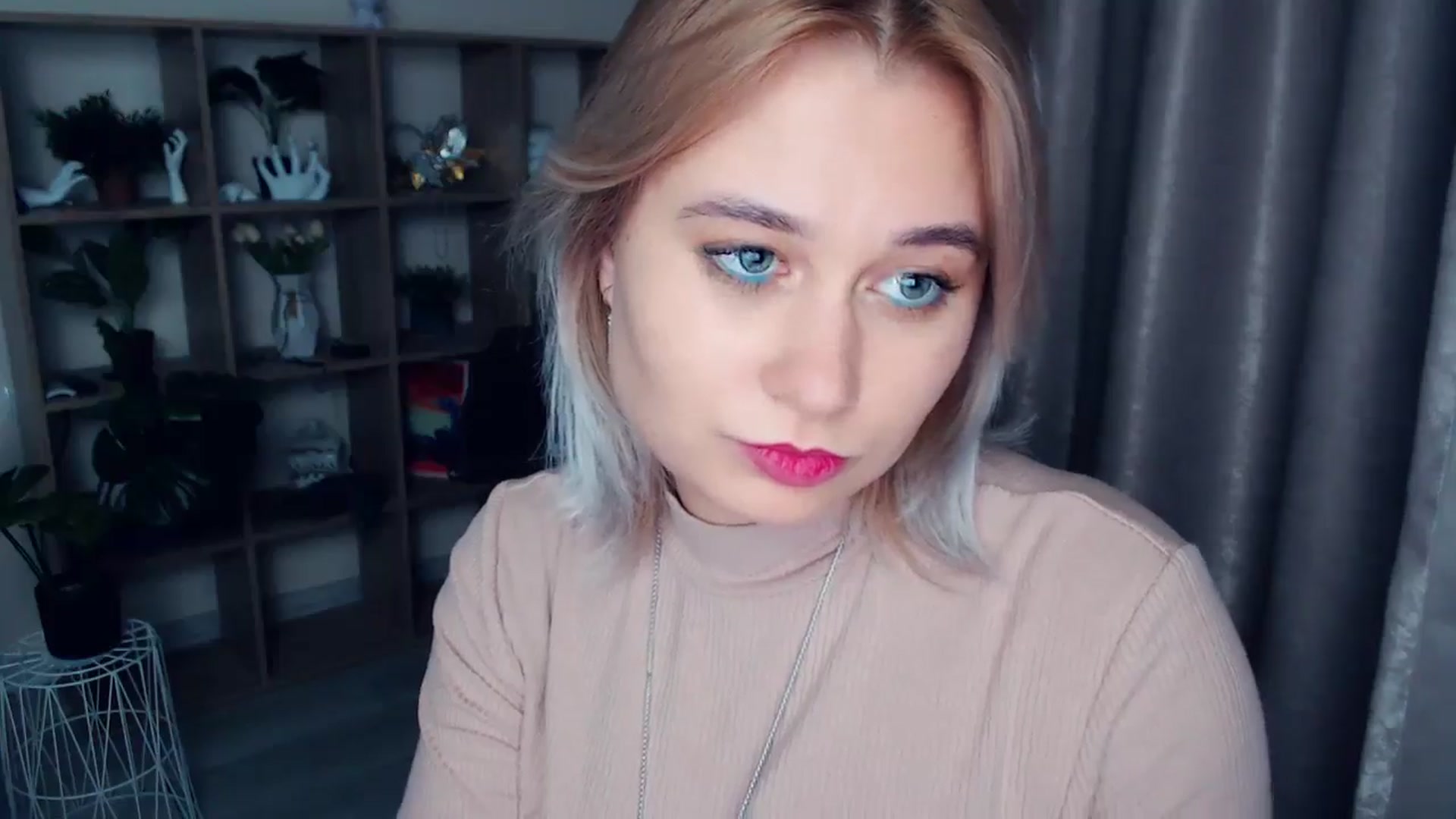 Gallery image thumbnail from Kukla_kolduna's myfreecams stream on, 11/17/2024, 18:33 image 18 of 20
