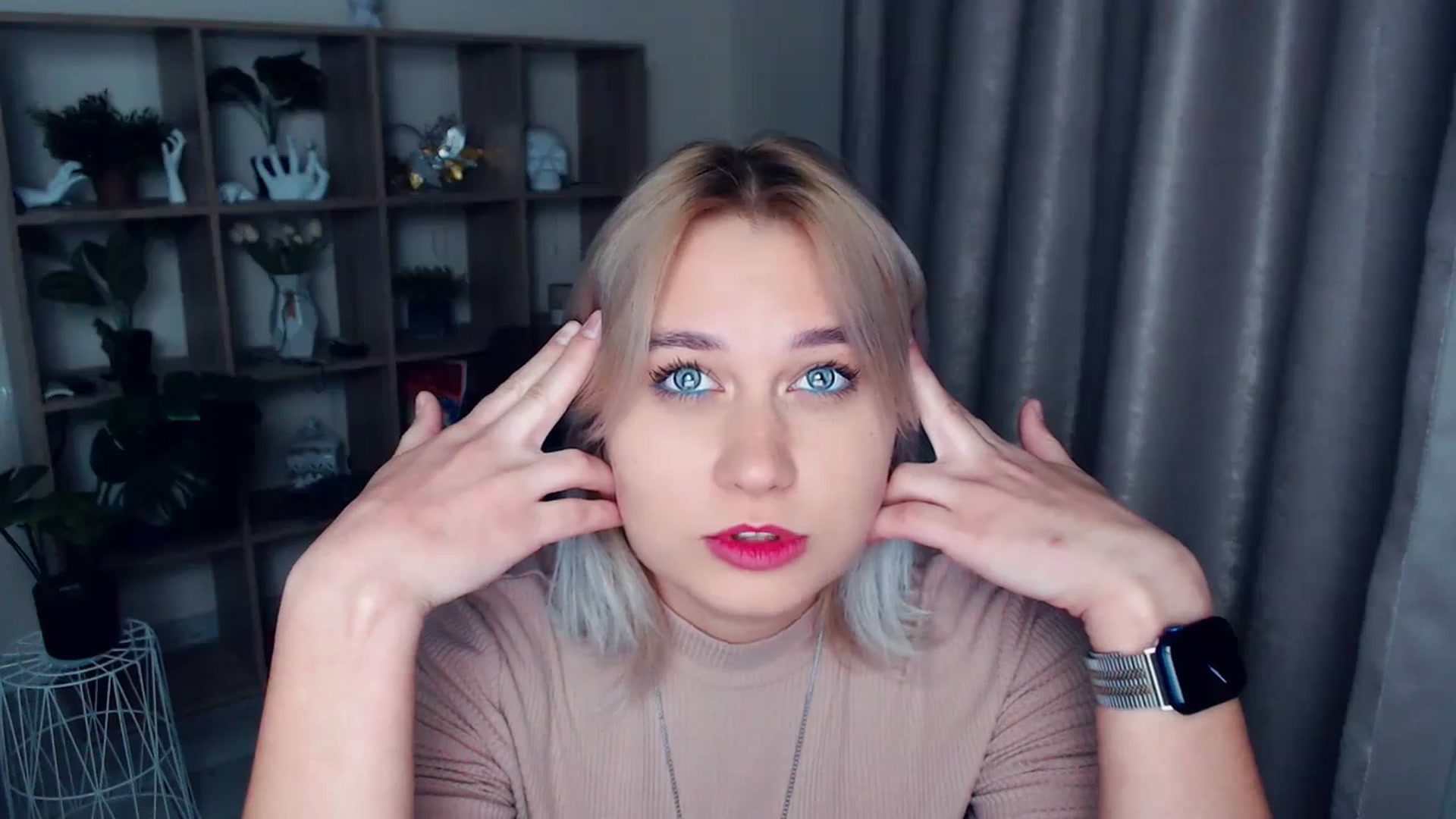 Gallery image thumbnail from Kukla_kolduna's myfreecams stream on, 11/17/2024, 18:33 image 10 of 20