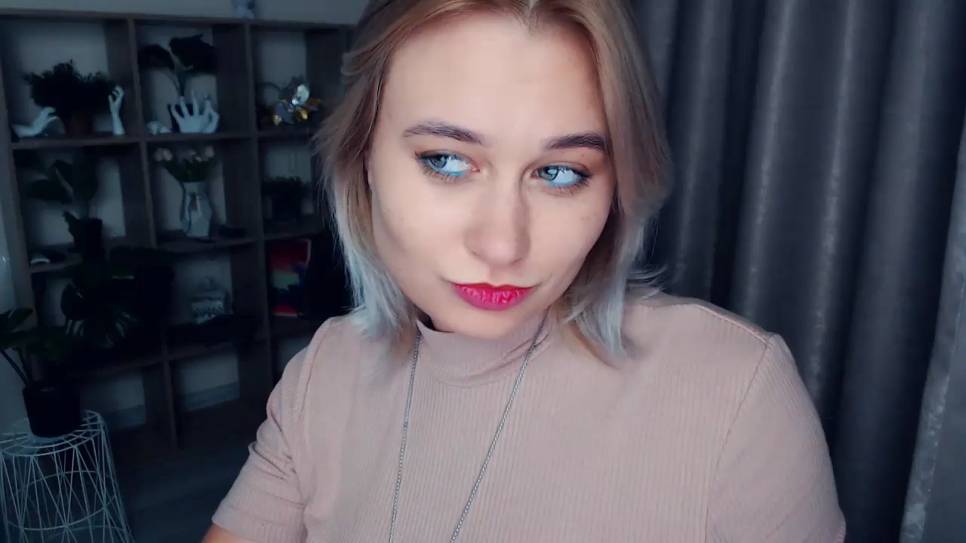 Gallery image thumbnail from Kukla_kolduna's myfreecams stream on, 11/17/2024, 18:33 image 16 of 20