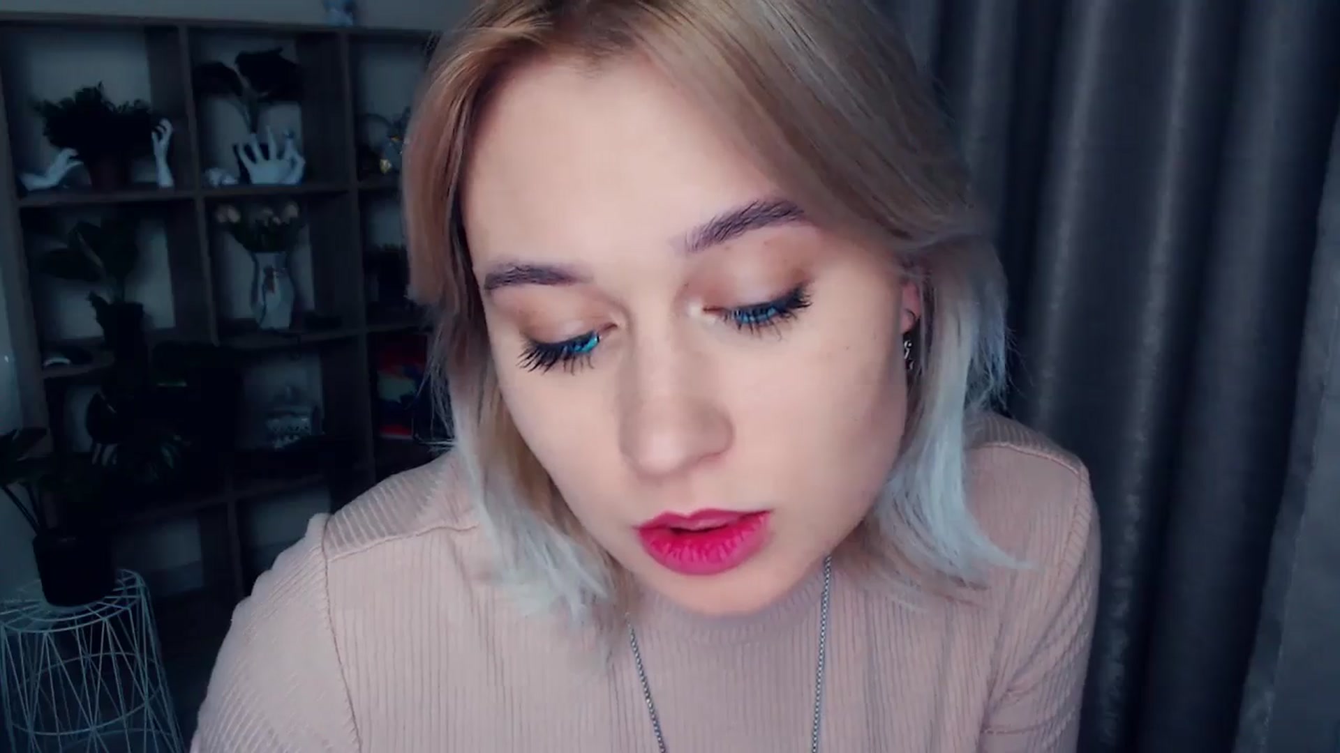 Gallery image thumbnail from Kukla_kolduna's myfreecams stream on, 11/17/2024, 18:33 image 15 of 20