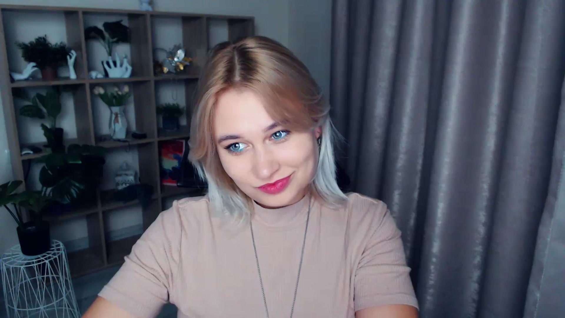 Gallery image thumbnail from Kukla_kolduna's myfreecams stream on, 11/17/2024, 18:33 image 5 of 20
