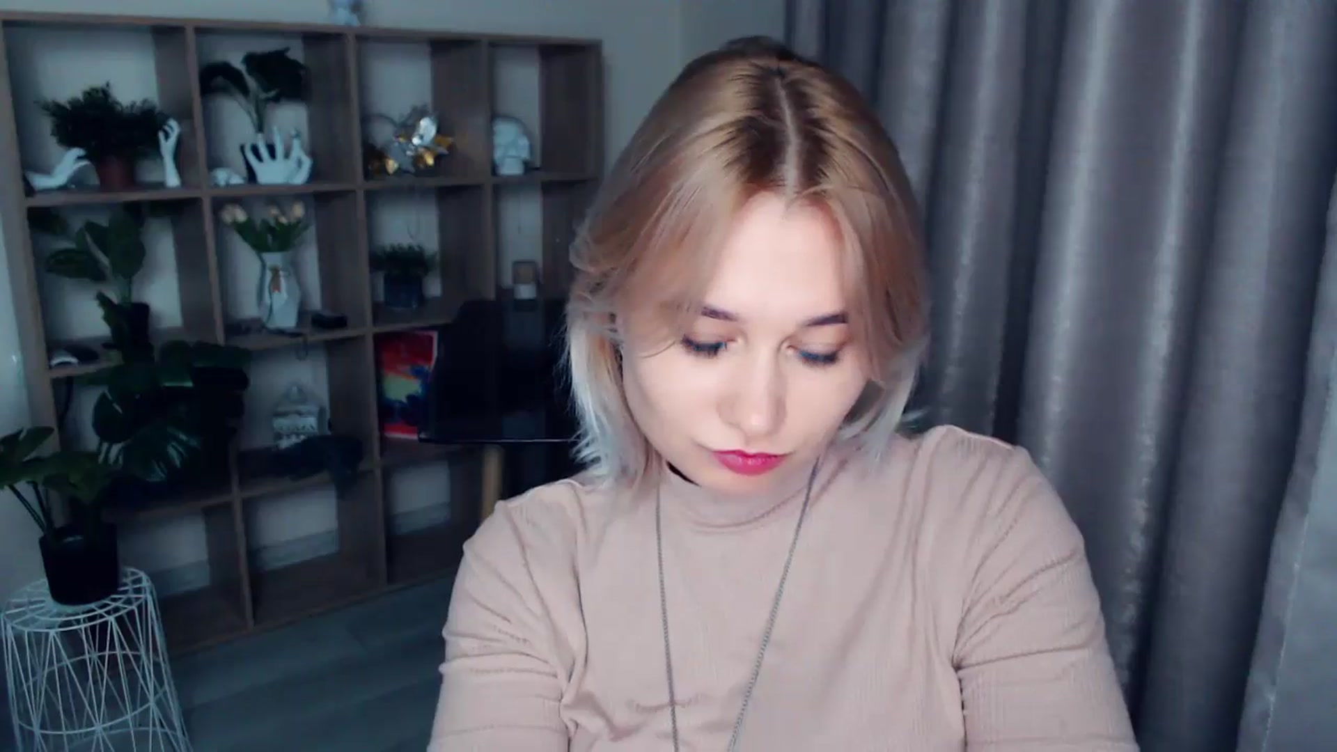 Gallery image thumbnail from Kukla_kolduna's myfreecams stream on, 11/17/2024, 18:33 image 2 of 20