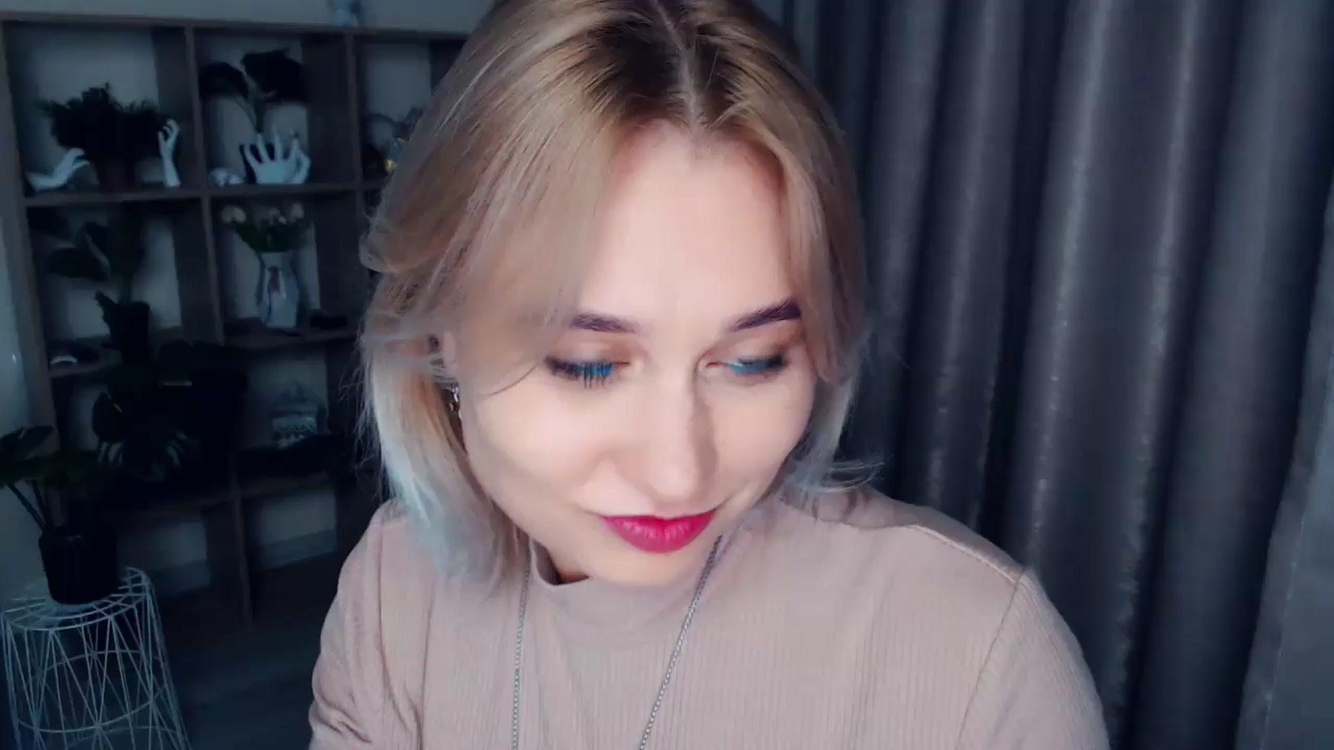 Gallery image thumbnail from Kukla_kolduna's myfreecams stream on, 11/17/2024, 18:33 image 1 of 20