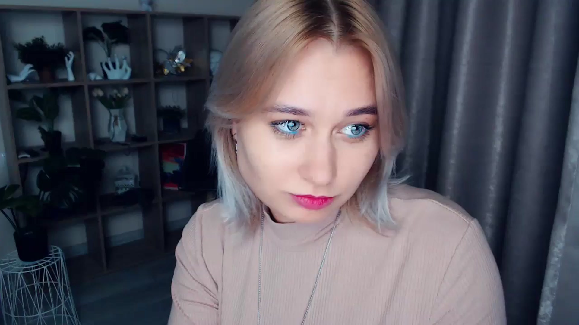 Gallery image thumbnail from Kukla_kolduna's myfreecams stream on, 11/17/2024, 18:33 image 17 of 20