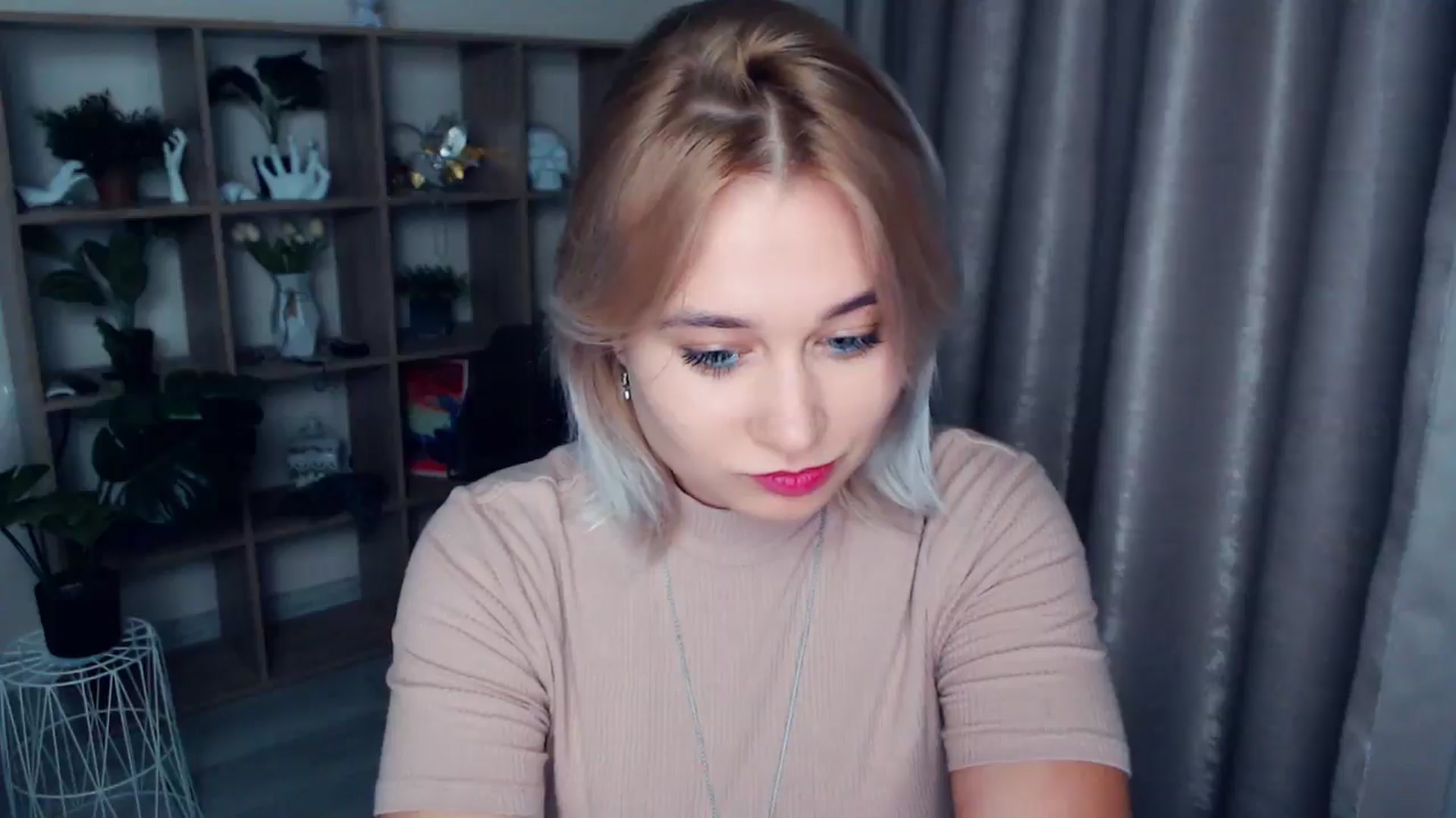 Gallery image thumbnail from Kukla_kolduna's myfreecams stream on, 11/17/2024, 18:33 image 19 of 20