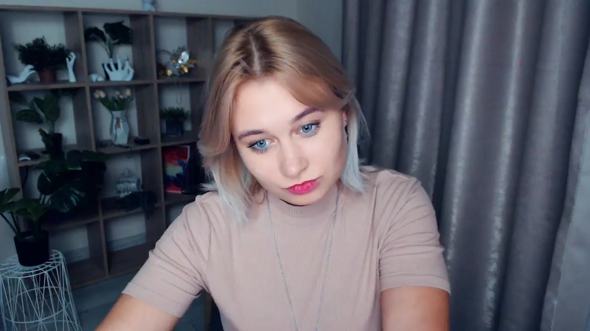 Gallery image thumbnail from Kukla_kolduna's myfreecams stream on, 11/17/2024, 18:33 image 20 of 20