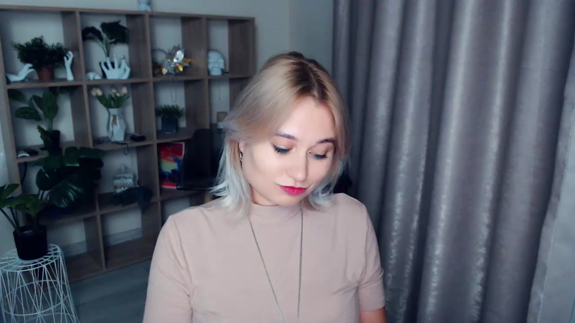 Gallery image thumbnail from Kukla_kolduna's myfreecams stream on, 11/17/2024, 18:33 image 7 of 20