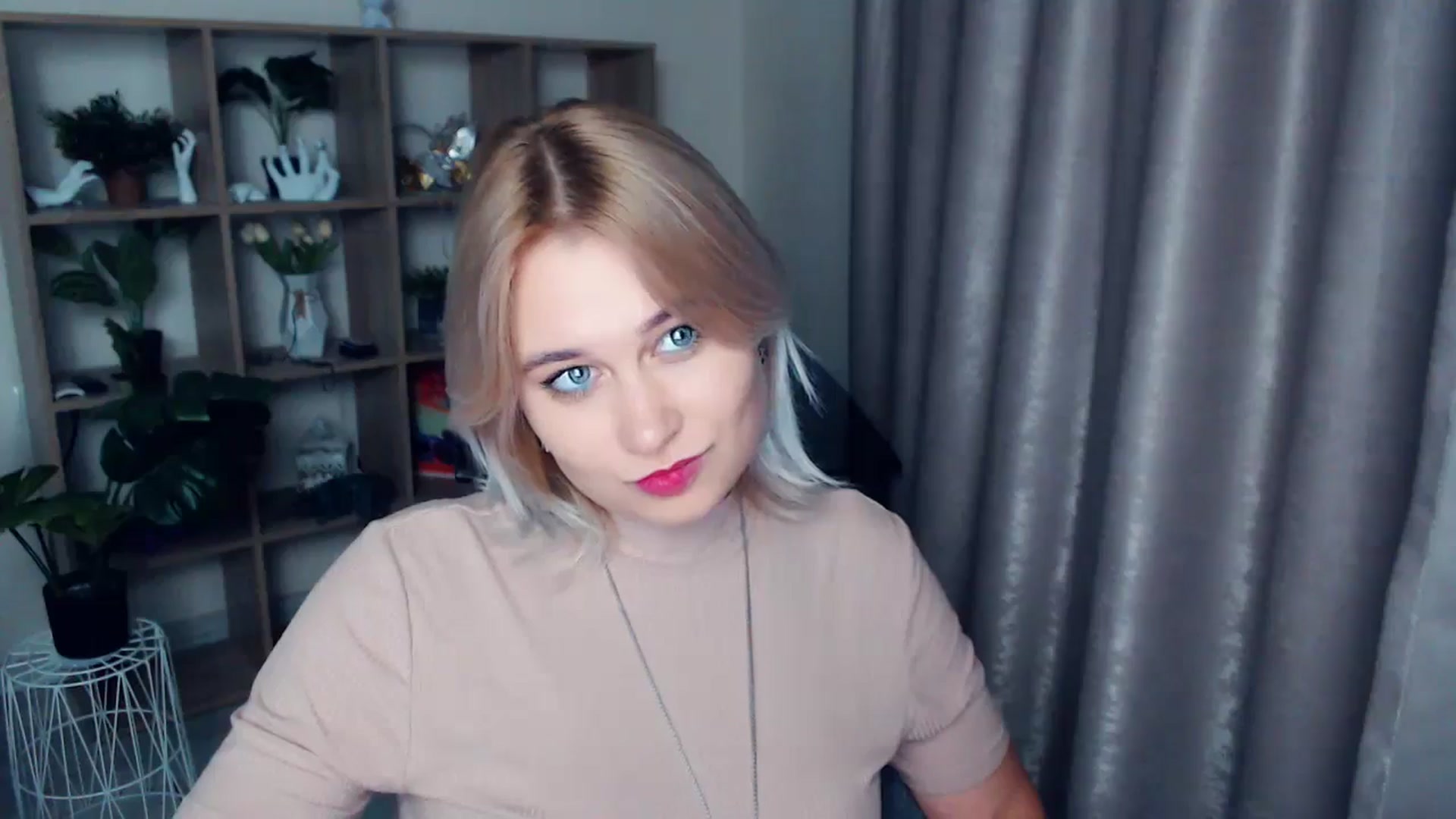 Gallery image thumbnail from Kukla_kolduna's myfreecams stream on, 11/17/2024, 18:33 image 6 of 20