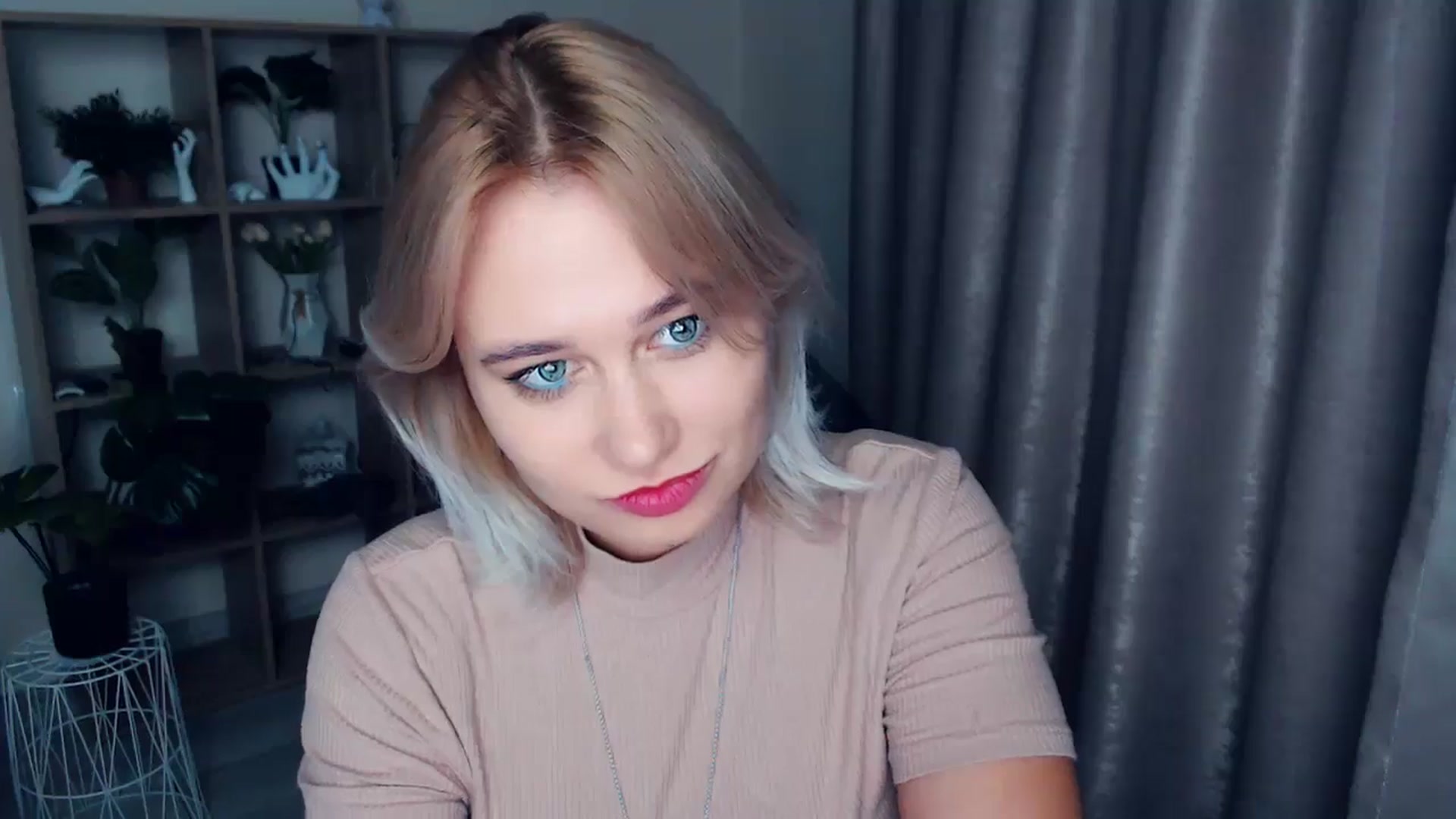 Gallery image thumbnail from Kukla_kolduna's myfreecams stream on, 11/17/2024, 18:33 image 4 of 20