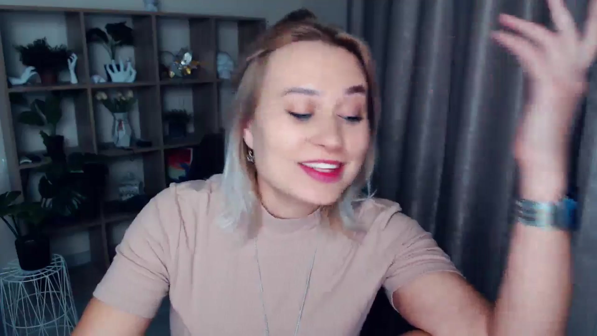 Gallery image thumbnail from Kukla_kolduna's myfreecams stream on, 11/17/2024, 18:33 image 14 of 20