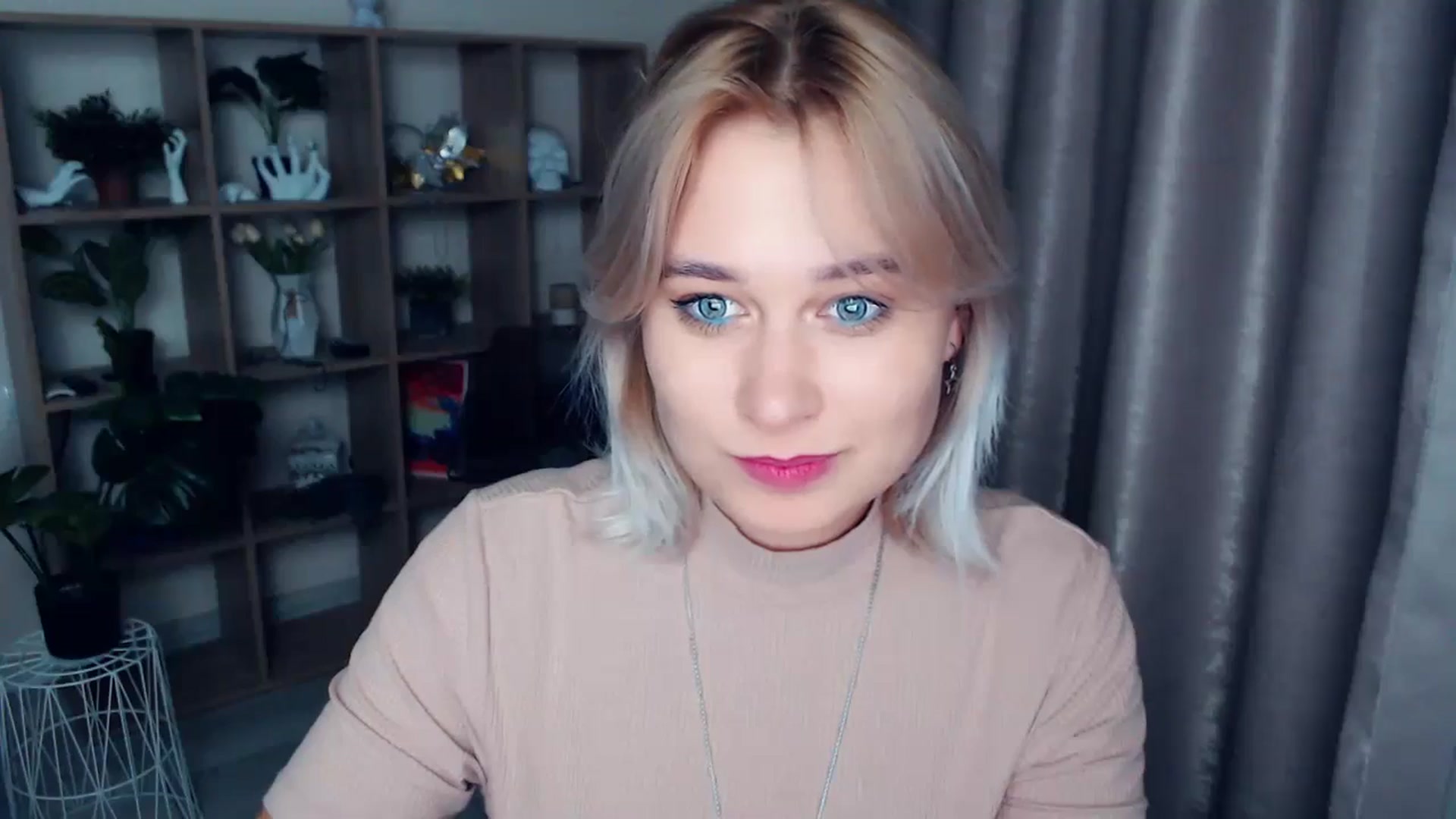 Gallery image thumbnail from Kukla_kolduna's myfreecams stream on, 11/17/2024, 19:32 image 5 of 20