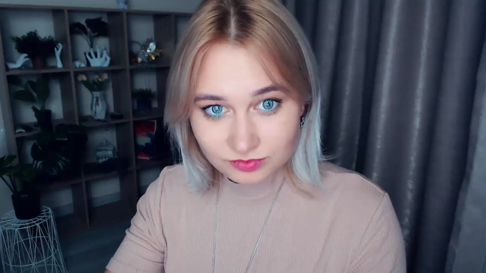 Gallery image thumbnail from Kukla_kolduna's myfreecams stream on, 11/17/2024, 19:32 image 14 of 20