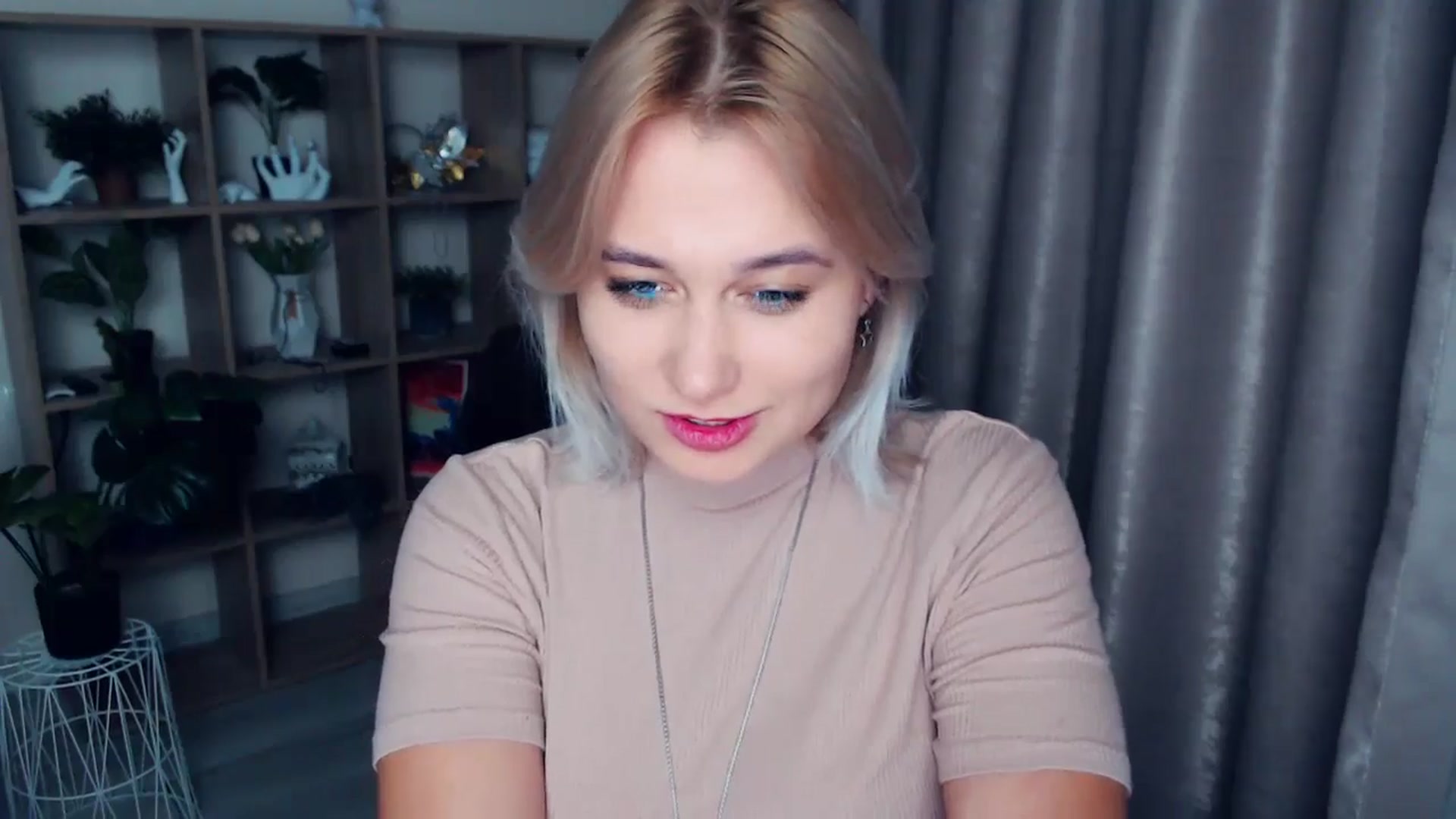 Gallery image thumbnail from Kukla_kolduna's myfreecams stream on, 11/17/2024, 19:32 image 2 of 20