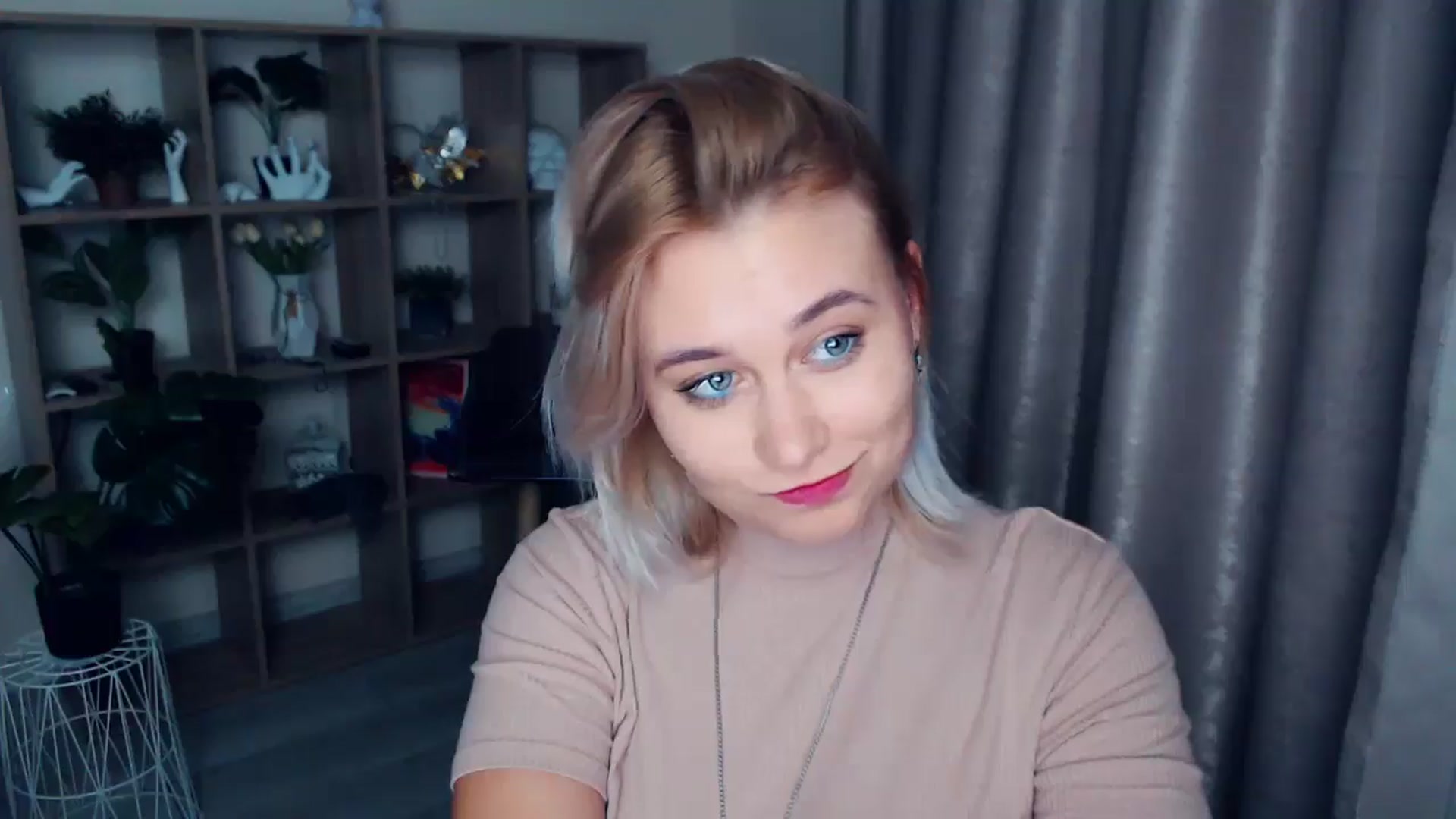 Gallery image thumbnail from Kukla_kolduna's myfreecams stream on, 11/17/2024, 19:32 image 16 of 20