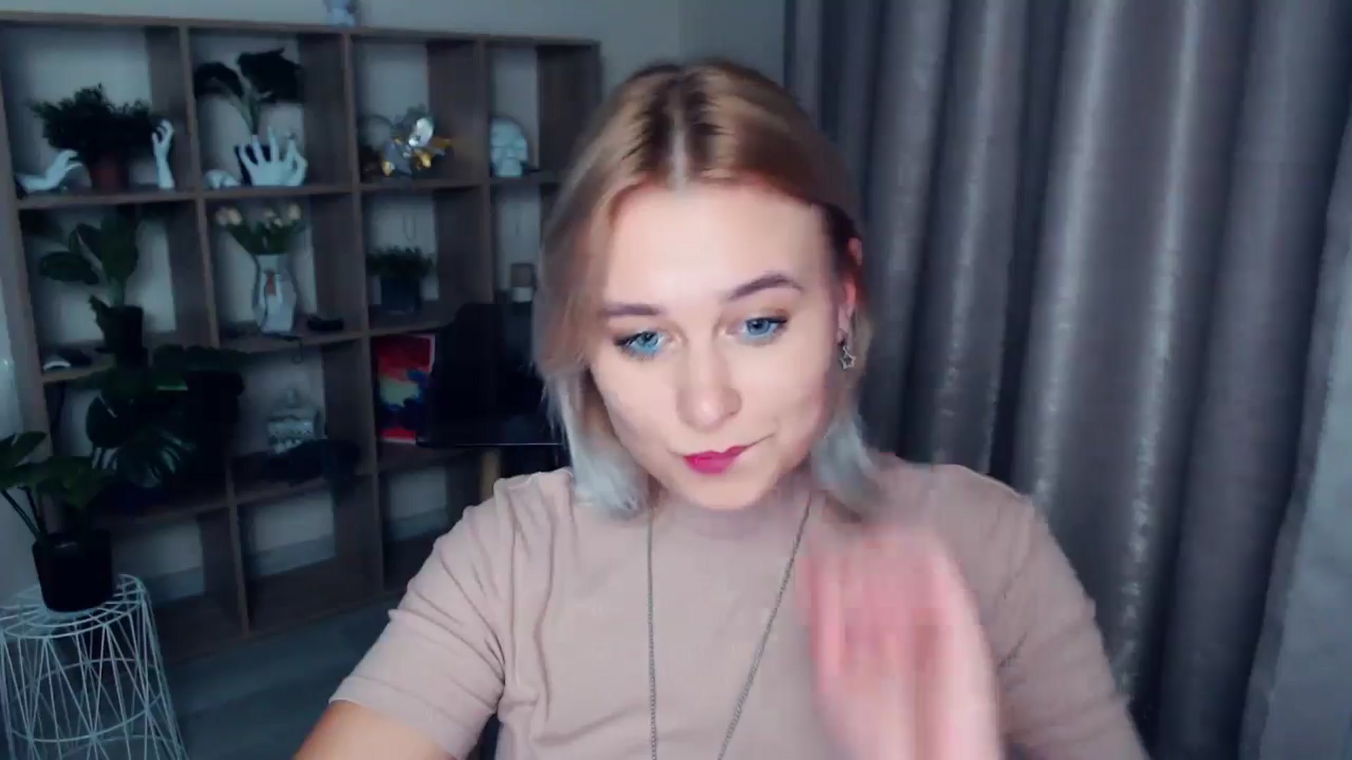 Gallery image thumbnail from Kukla_kolduna's myfreecams stream on, 11/17/2024, 19:32 image 17 of 20
