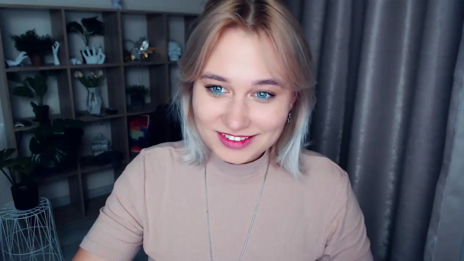 Gallery image thumbnail from Kukla_kolduna's myfreecams stream on, 11/17/2024, 19:32 image 4 of 20