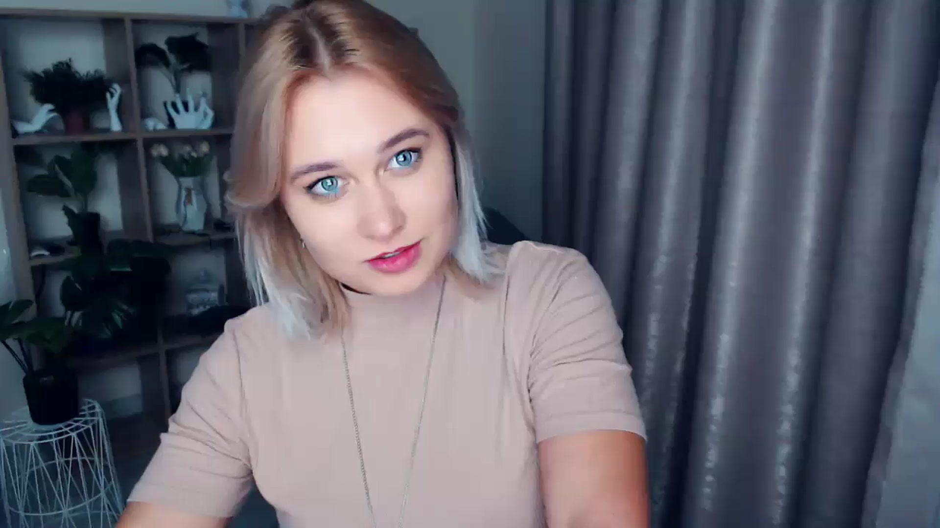 Gallery image thumbnail from Kukla_kolduna's myfreecams stream on, 11/17/2024, 19:32 image 12 of 20