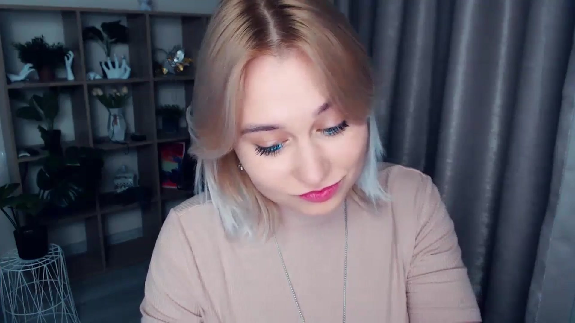 Gallery image thumbnail from Kukla_kolduna's myfreecams stream on, 11/17/2024, 19:32 image 11 of 20
