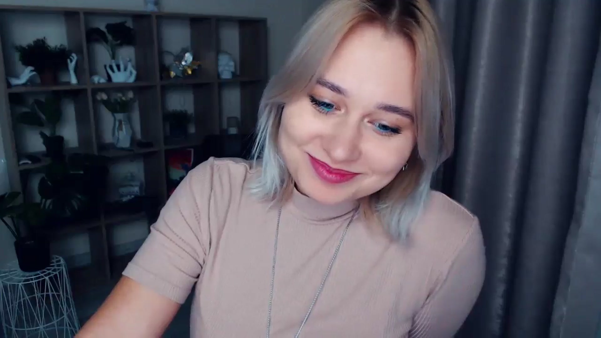 Gallery image thumbnail from Kukla_kolduna's myfreecams stream on, 11/17/2024, 19:32 image 8 of 20