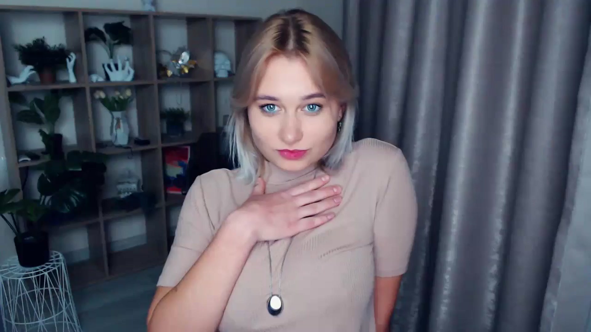 Gallery image thumbnail from Kukla_kolduna's myfreecams stream on, 11/17/2024, 19:32 image 10 of 20