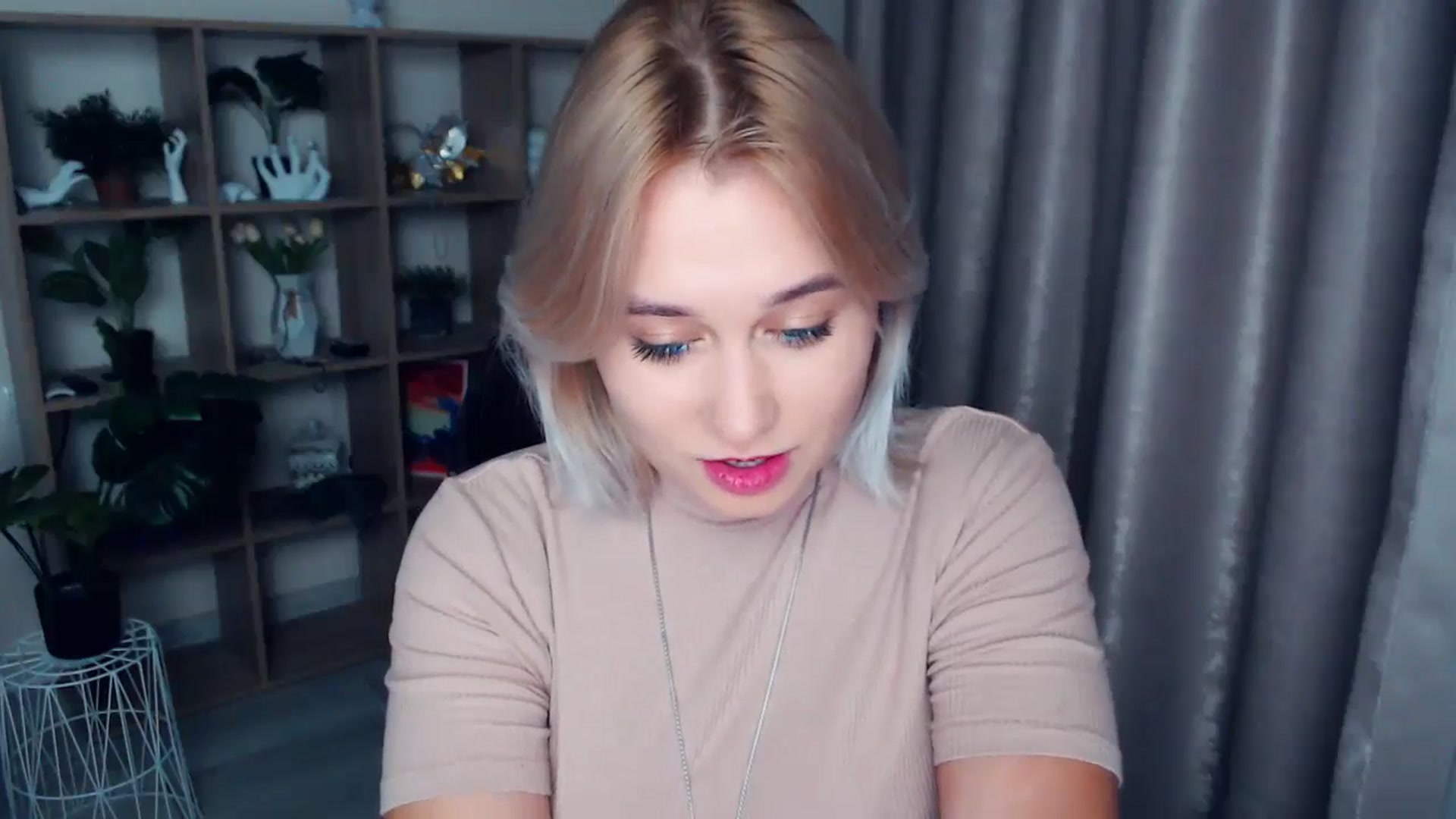 Gallery image thumbnail from Kukla_kolduna's myfreecams stream on, 11/17/2024, 19:32 image 3 of 20