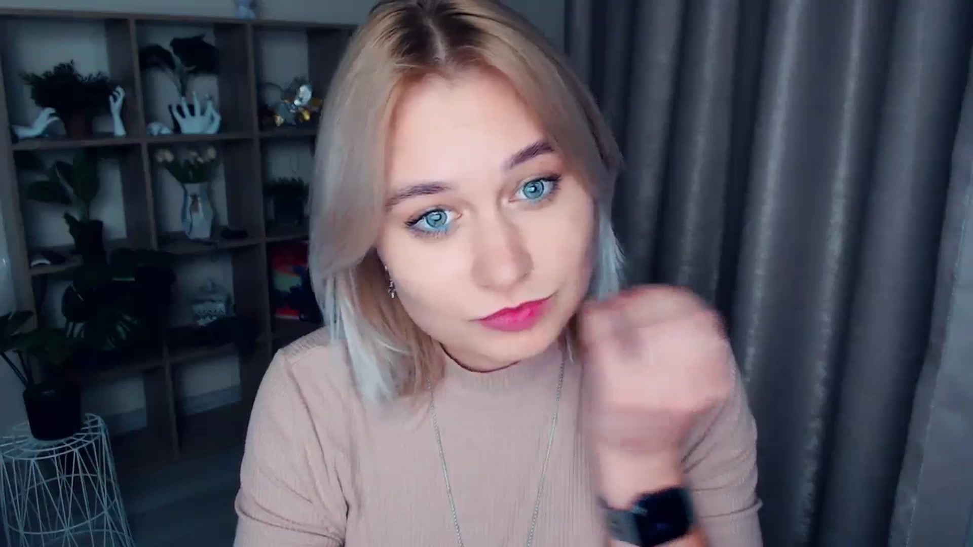 Gallery image thumbnail from Kukla_kolduna's myfreecams stream on, 11/17/2024, 19:32 image 7 of 20