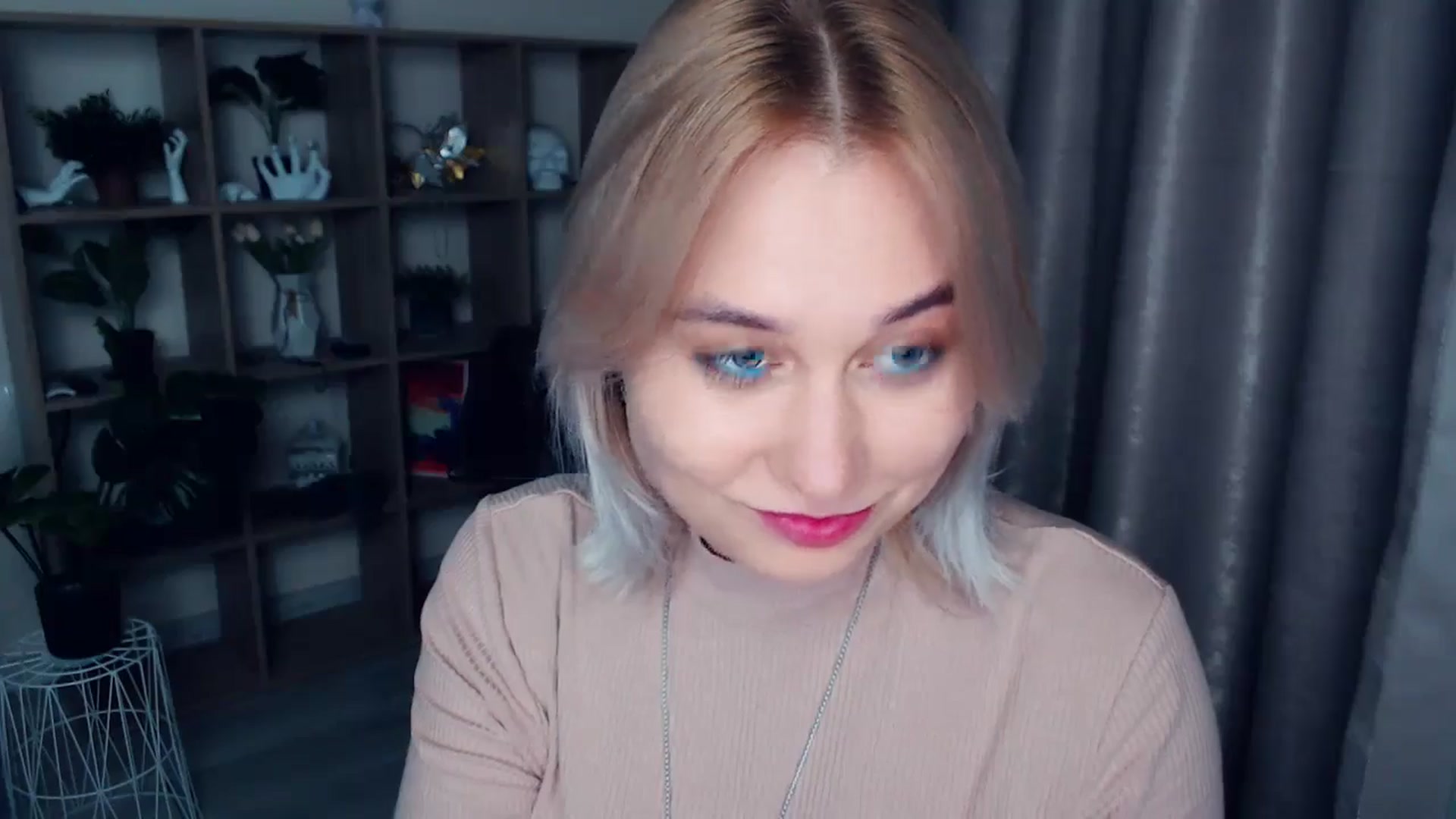Gallery image thumbnail from Kukla_kolduna's myfreecams stream on, 11/17/2024, 19:32 image 13 of 20