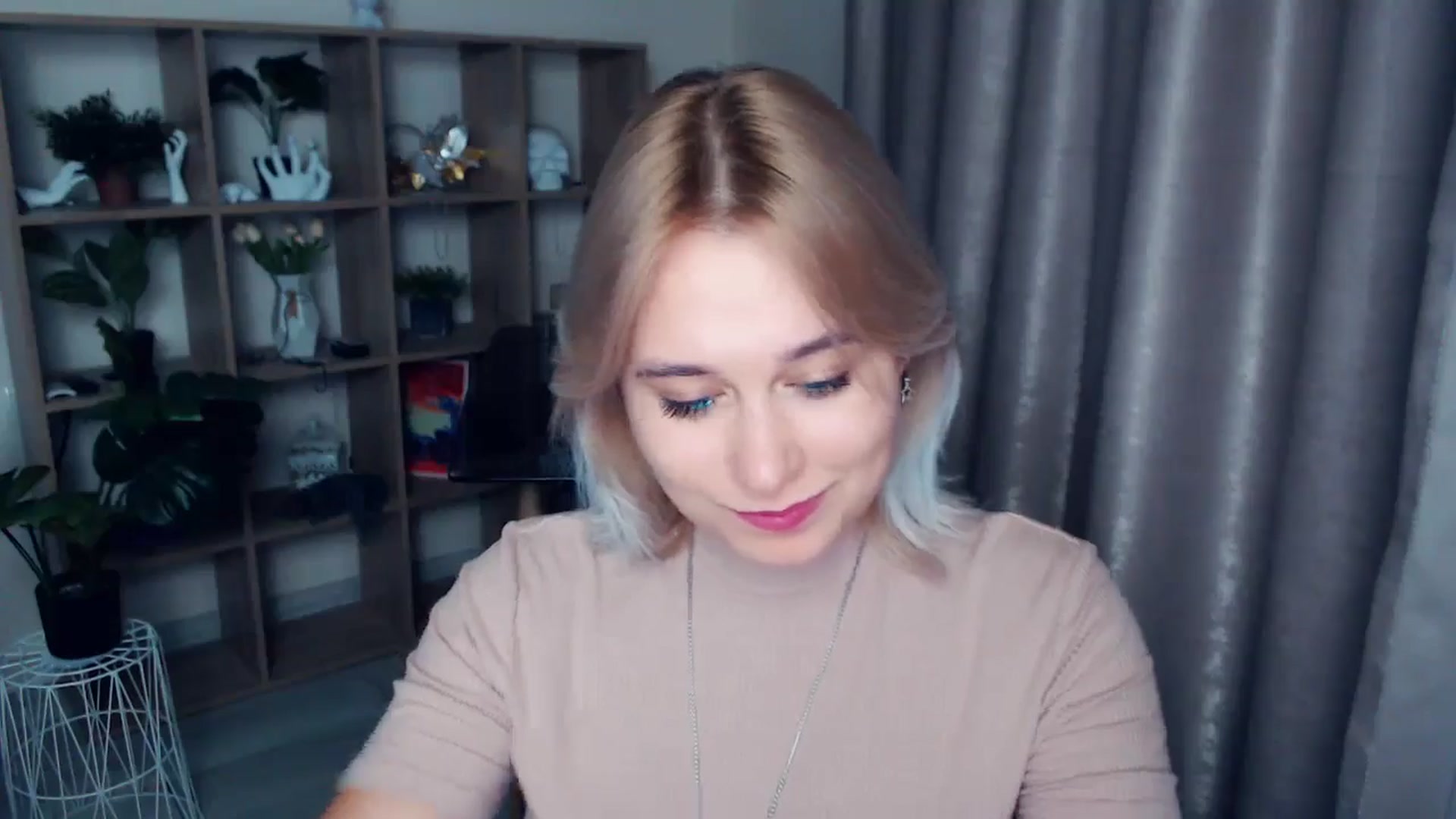 Gallery image thumbnail from Kukla_kolduna's myfreecams stream on, 11/17/2024, 19:32 image 19 of 20