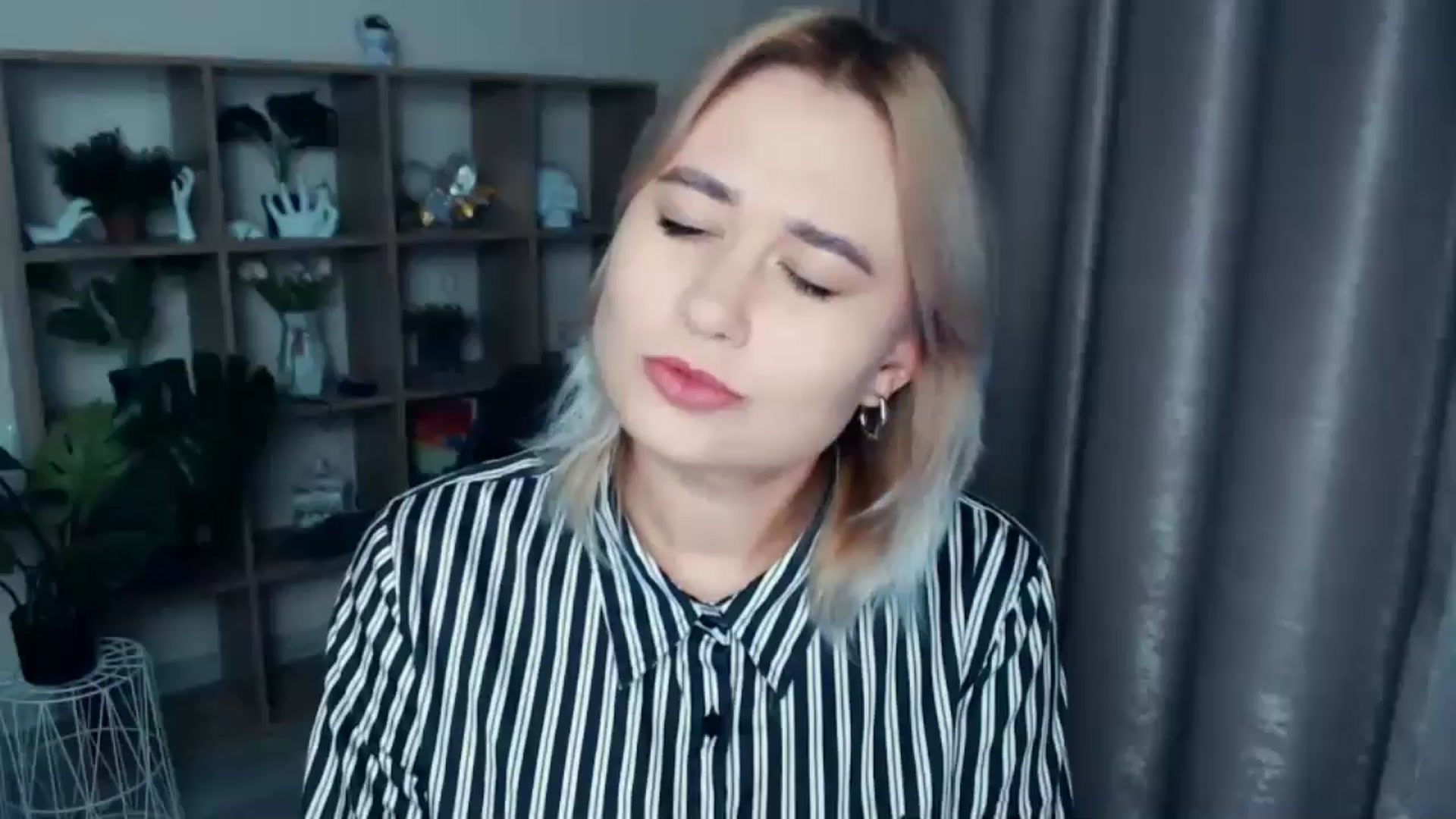 Gallery image thumbnail from Kukla_kolduna's myfreecams stream on, 11/21/2024, 14:19 image 7 of 20
