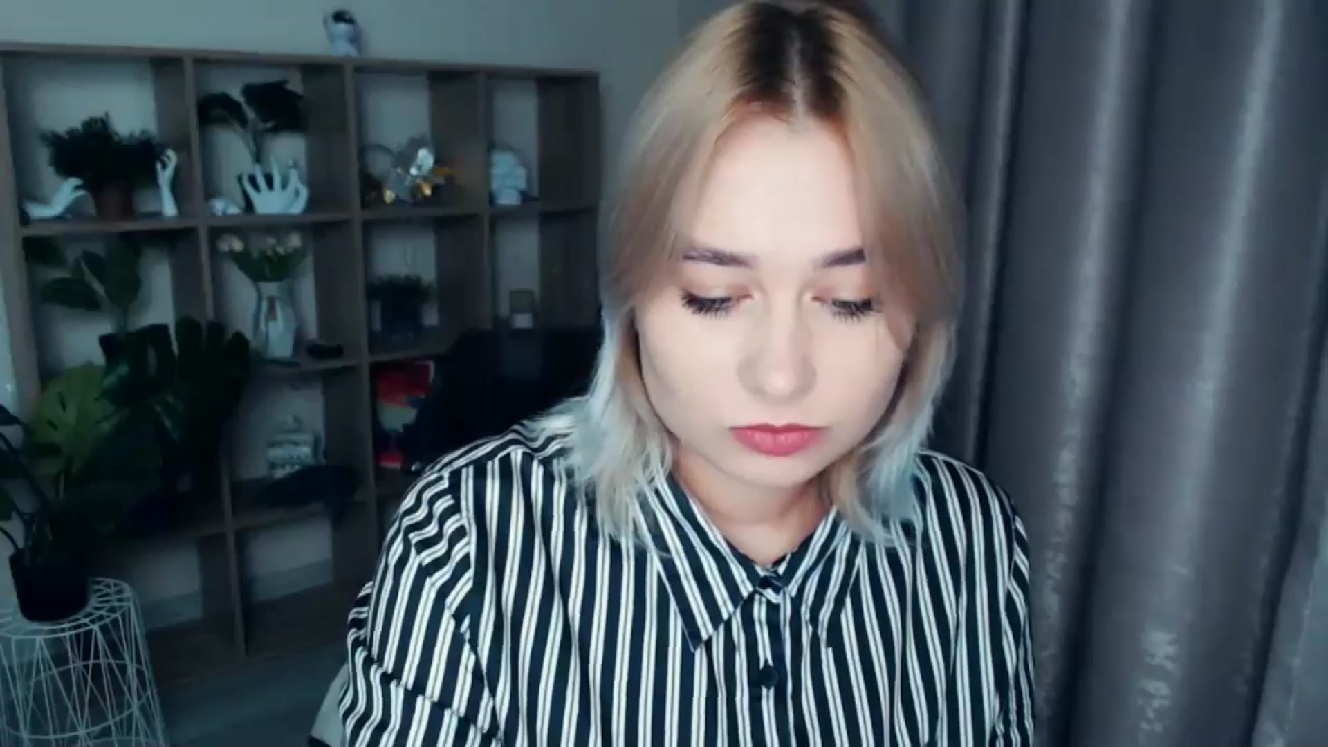 Gallery image thumbnail from Kukla_kolduna's myfreecams stream on, 11/21/2024, 14:19 image 10 of 20