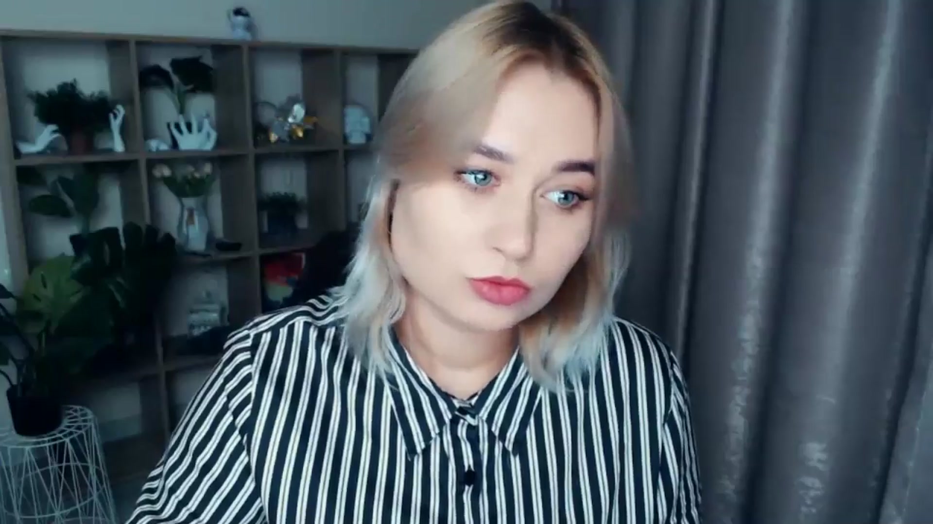 Gallery image thumbnail from Kukla_kolduna's myfreecams stream on, 11/21/2024, 14:19 image 17 of 20