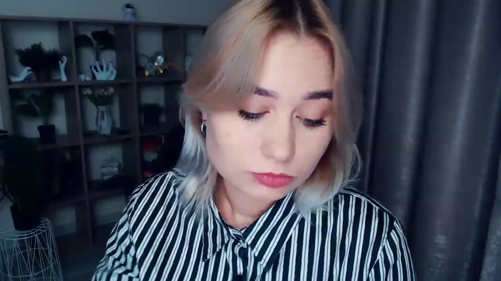 Gallery image thumbnail from Kukla_kolduna's myfreecams stream on, 11/21/2024, 15:11 image 5 of 20