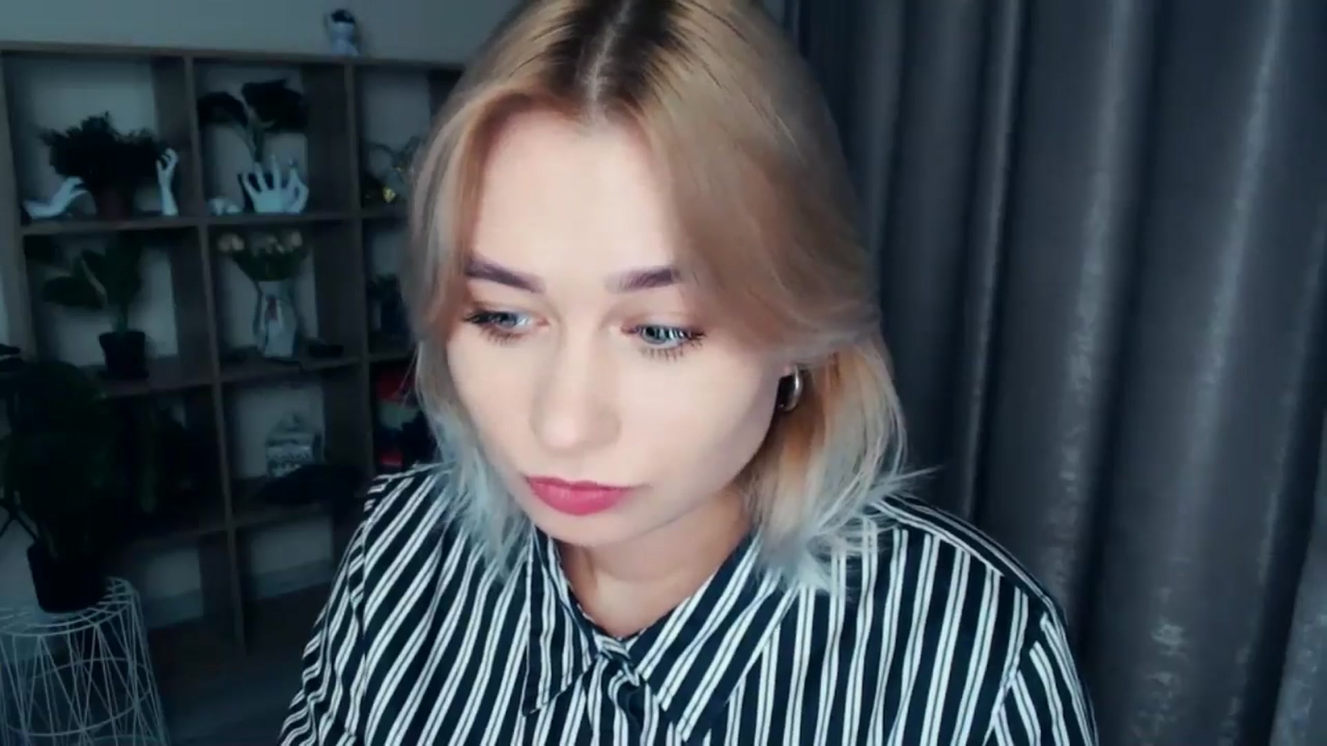 Gallery image thumbnail from Kukla_kolduna's myfreecams stream on, 11/21/2024, 15:11 image 3 of 20